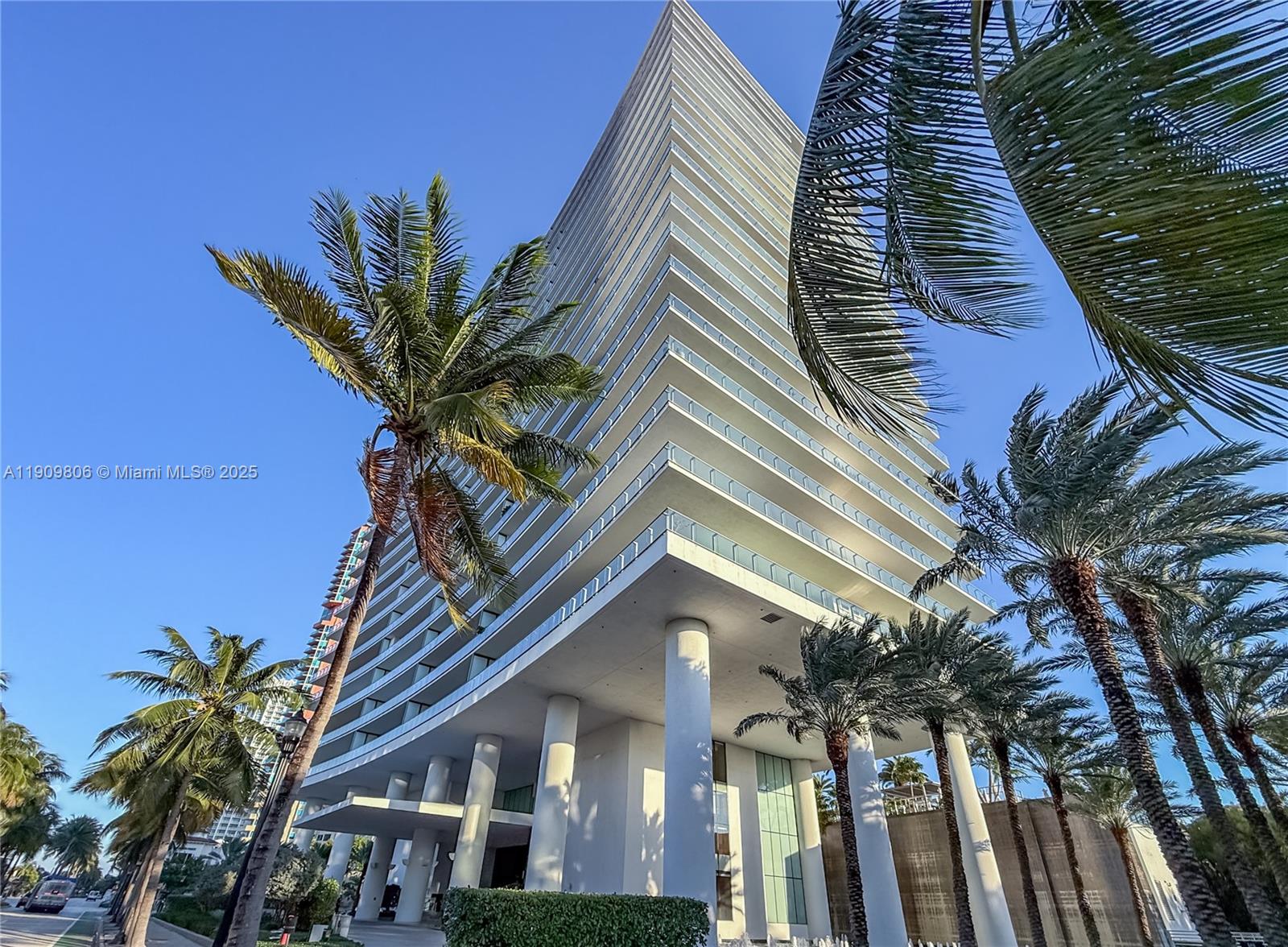 APOGEE CONDO - Residential