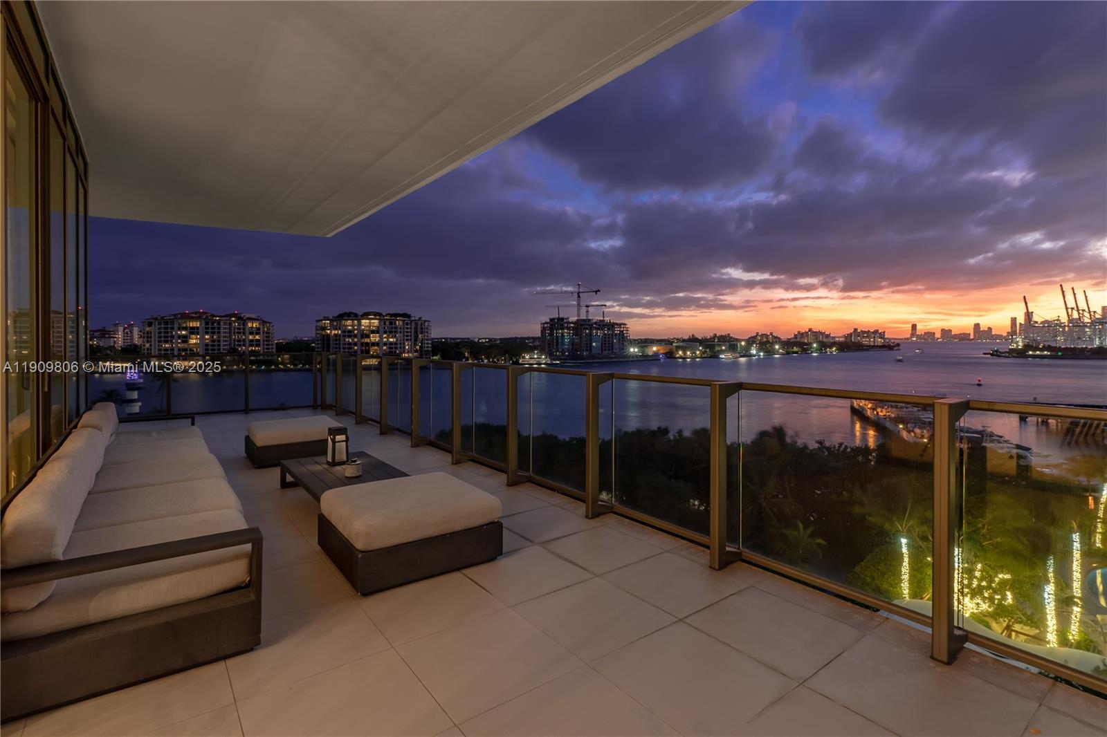 APOGEE CONDO - Residential