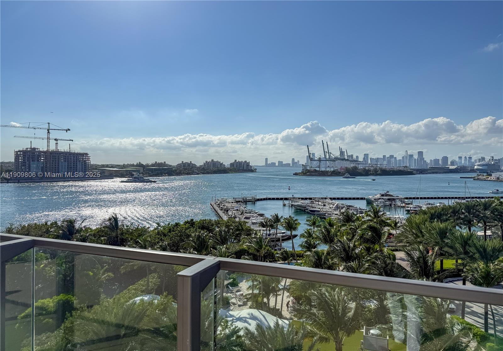 APOGEE CONDO - Residential