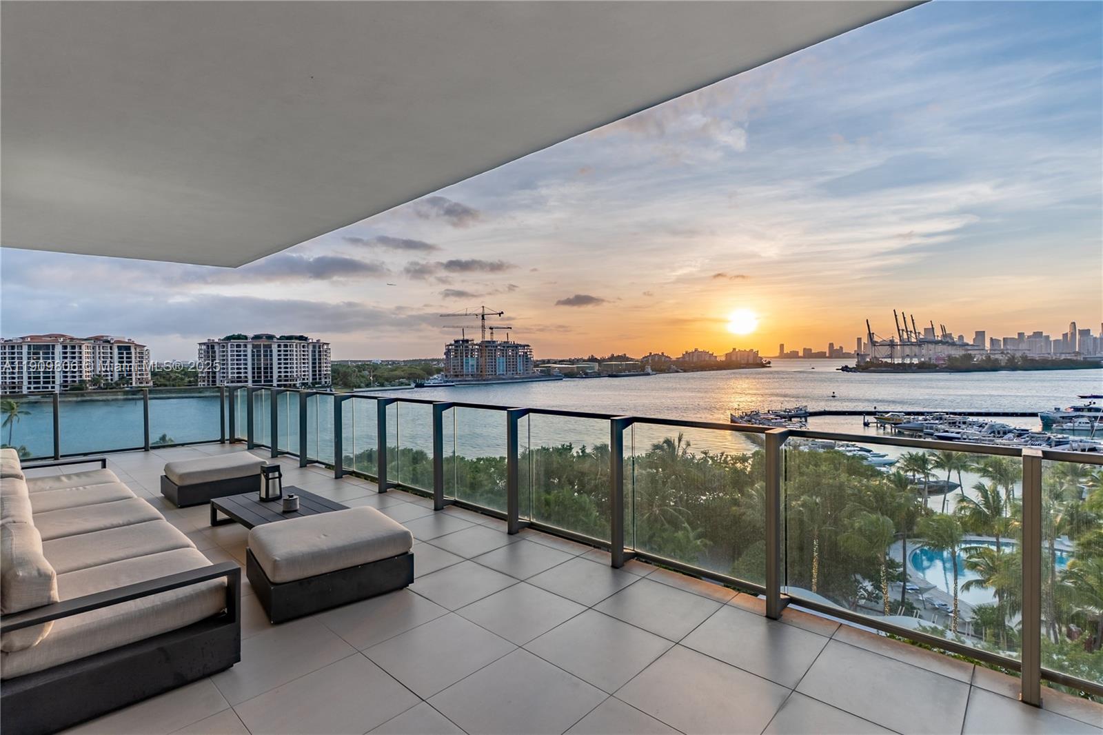 APOGEE CONDO - Residential