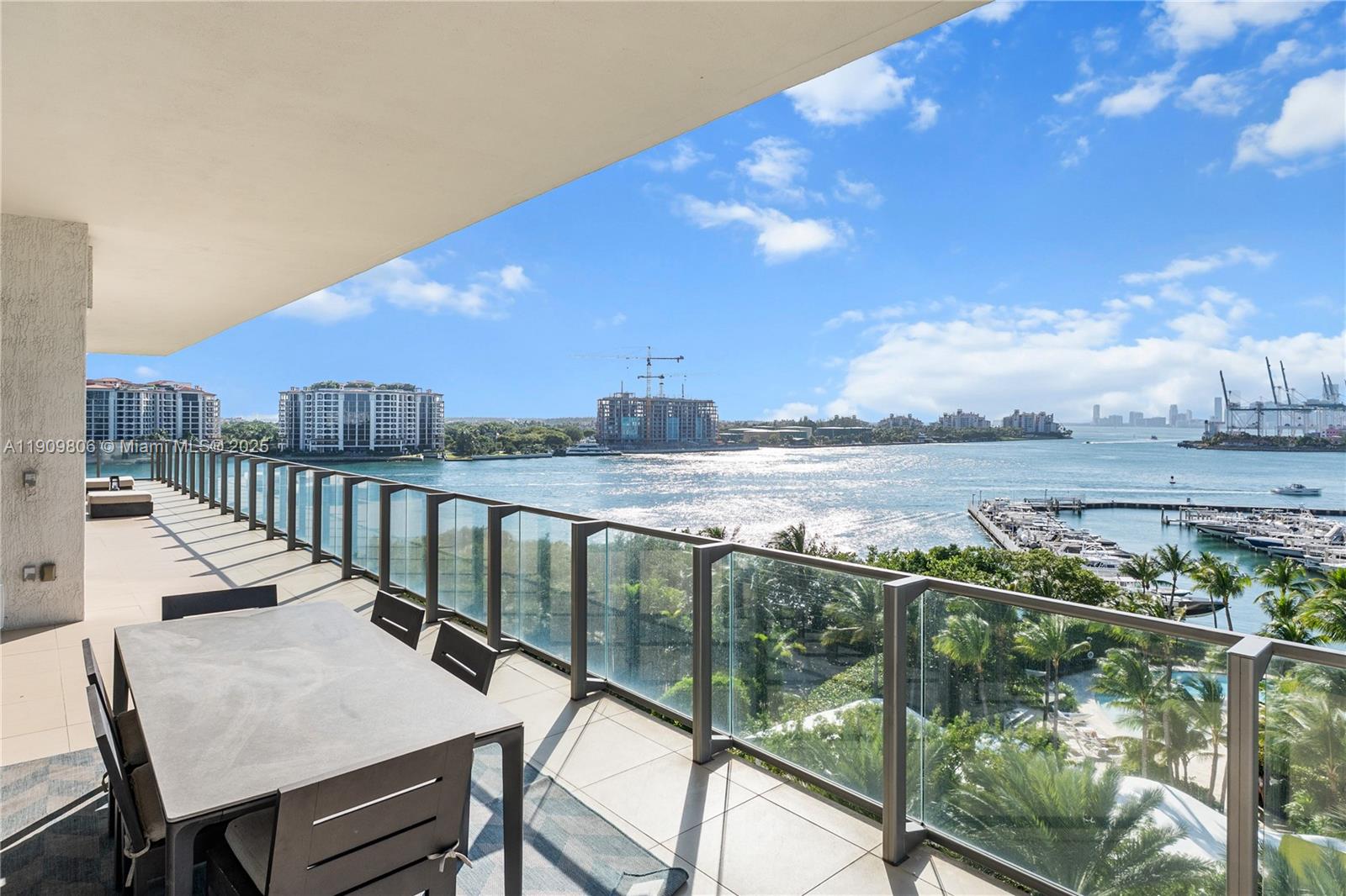 APOGEE CONDO - Residential