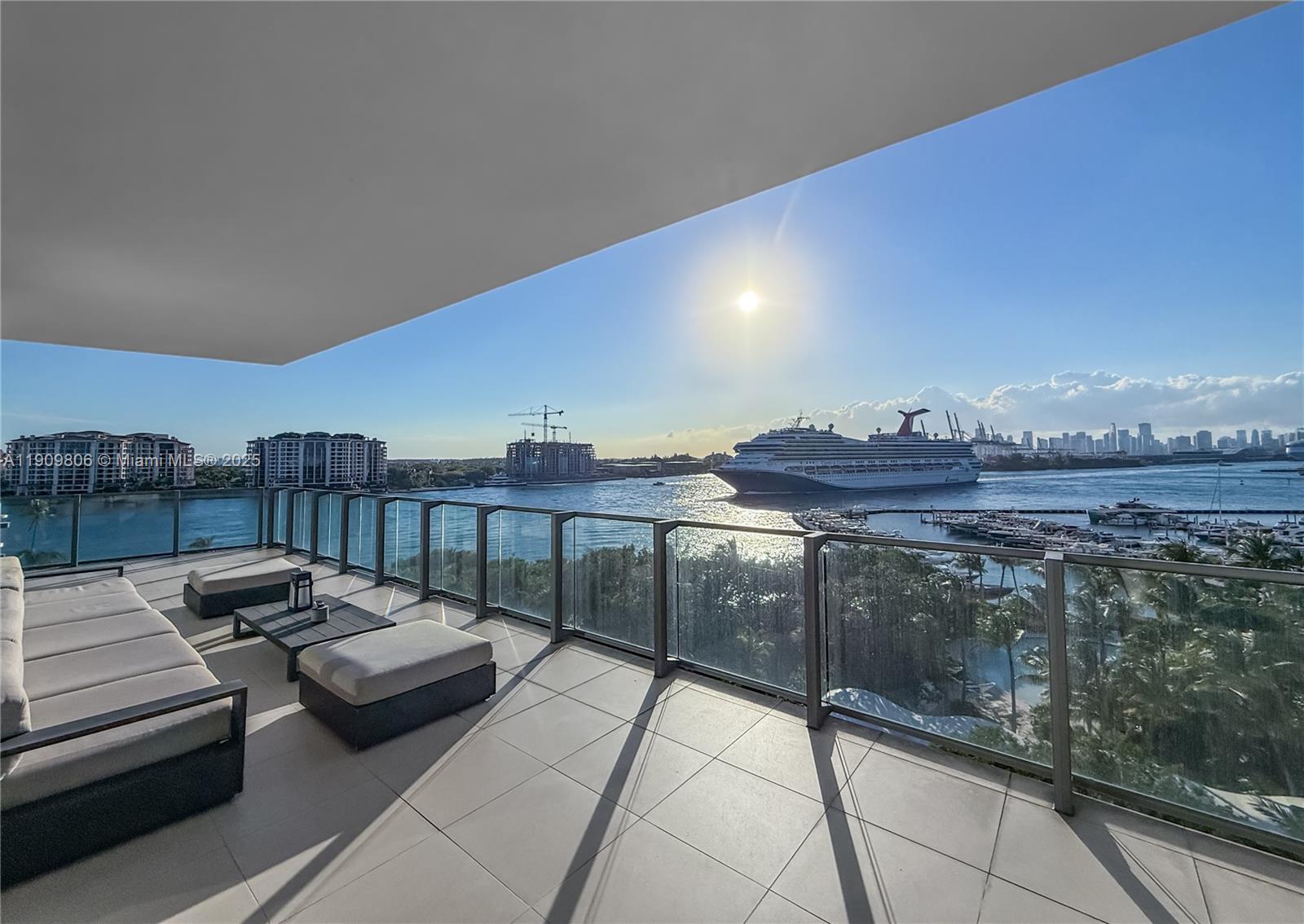 APOGEE CONDO - Residential