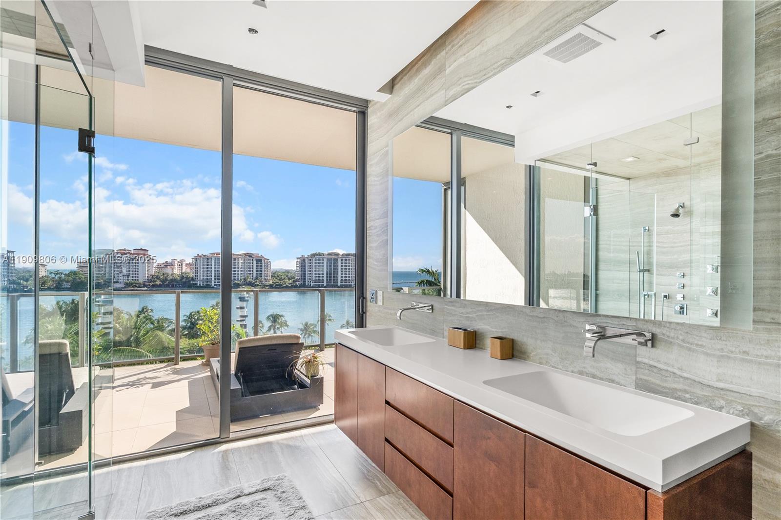 APOGEE CONDO - Residential