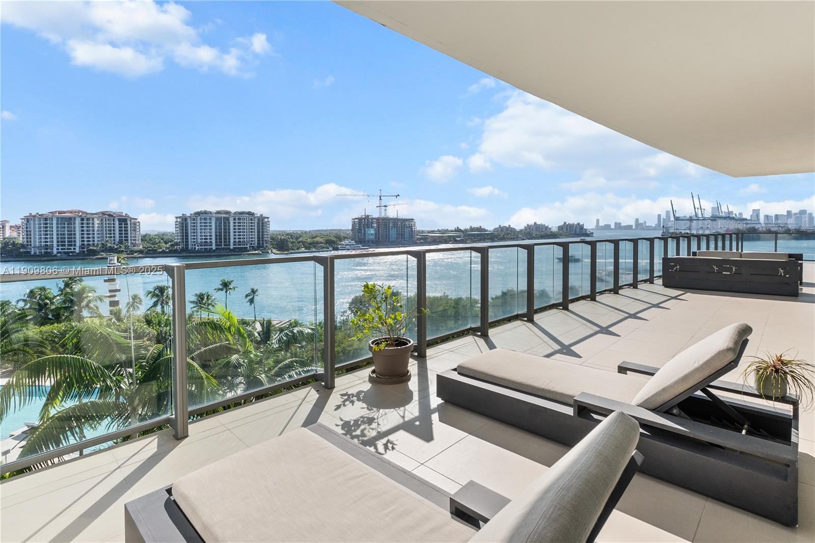 APOGEE CONDO - Residential