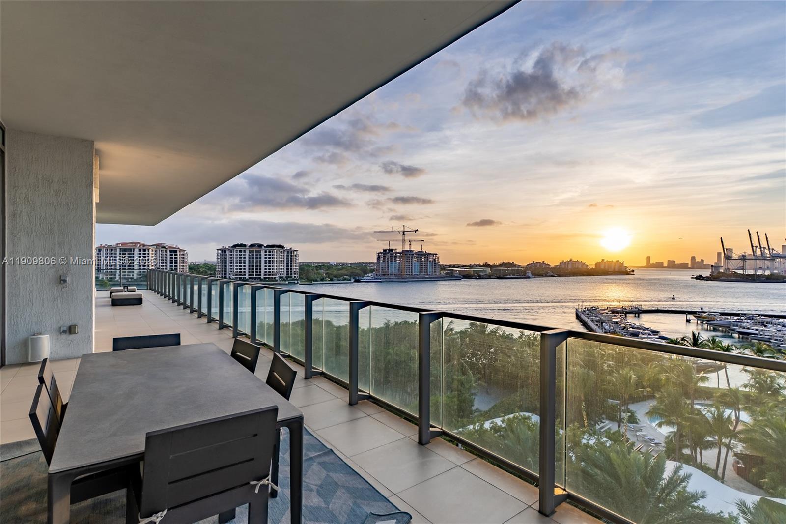 APOGEE CONDO - Residential