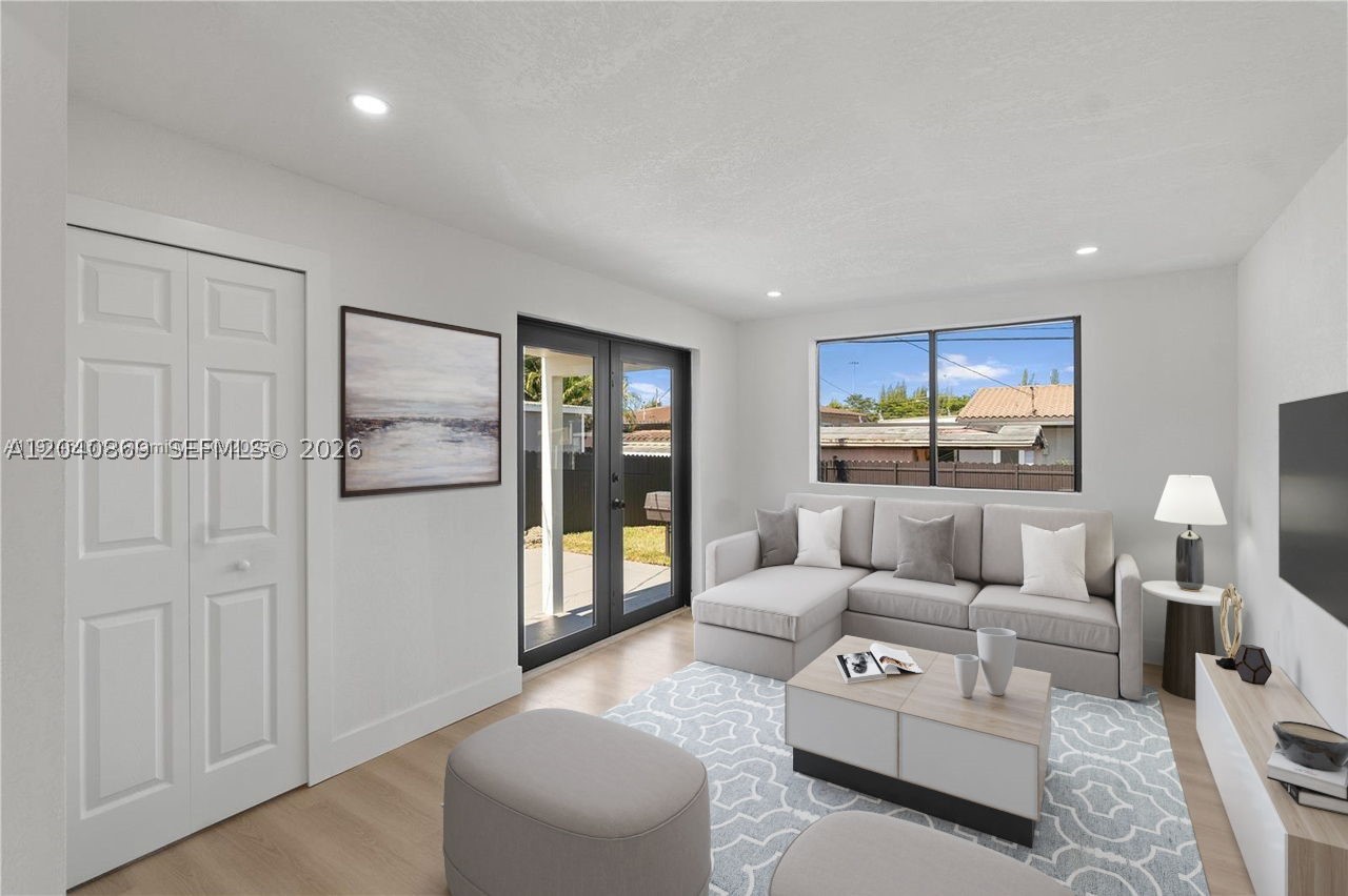 PALM ESTATES - Residential