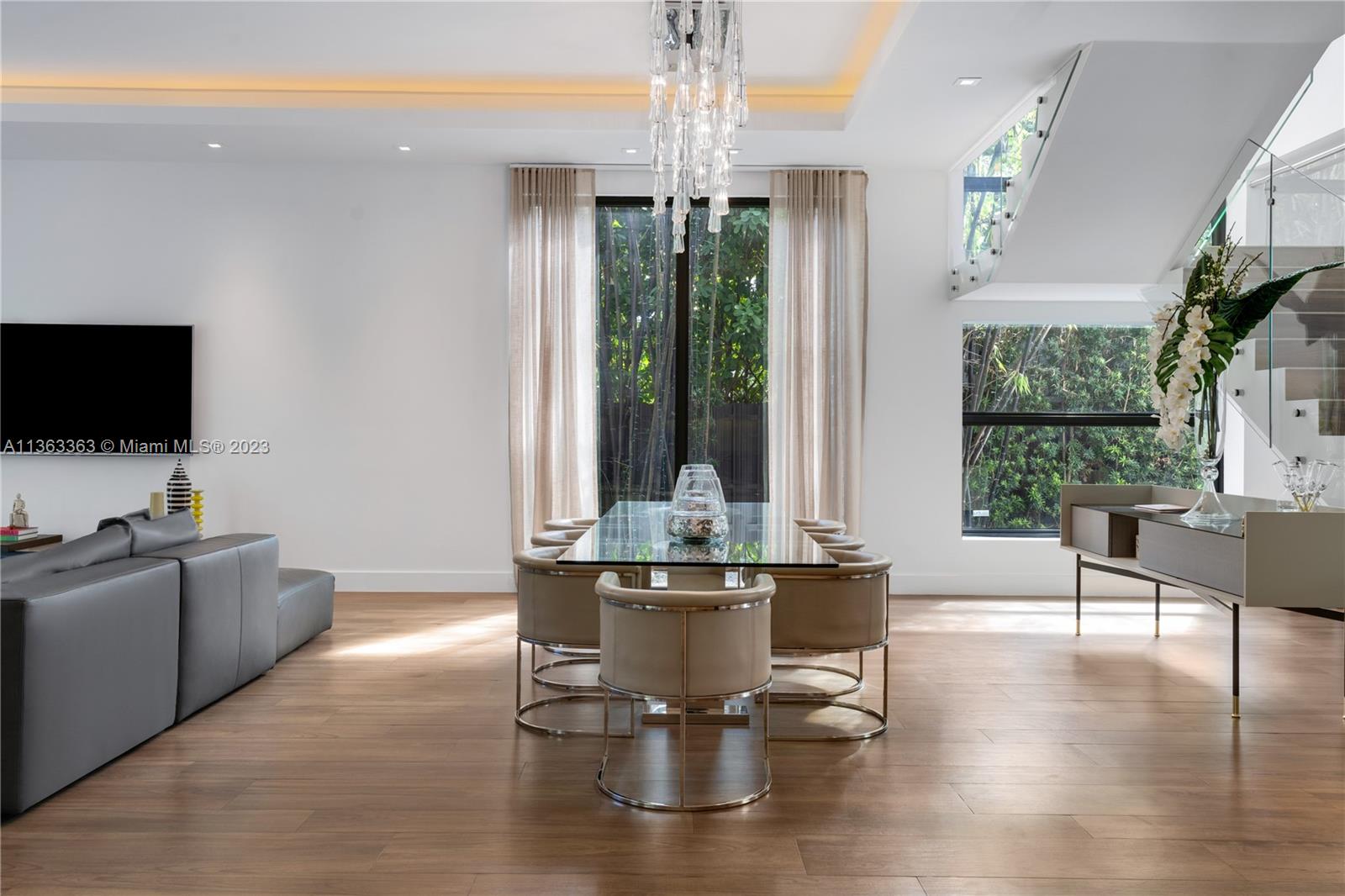COCONUT GROVE MANOR - Residential