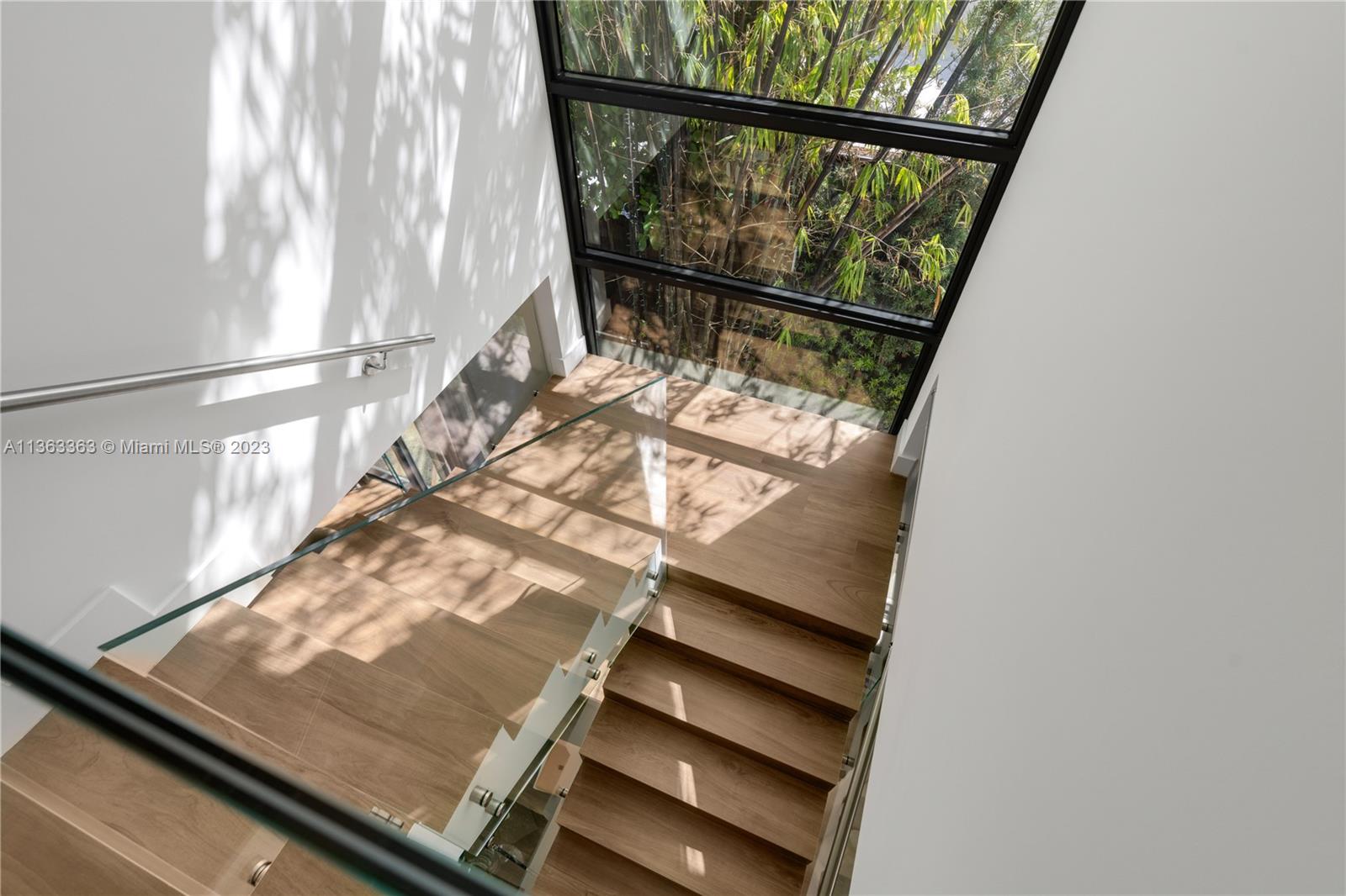 COCONUT GROVE MANOR - Residential