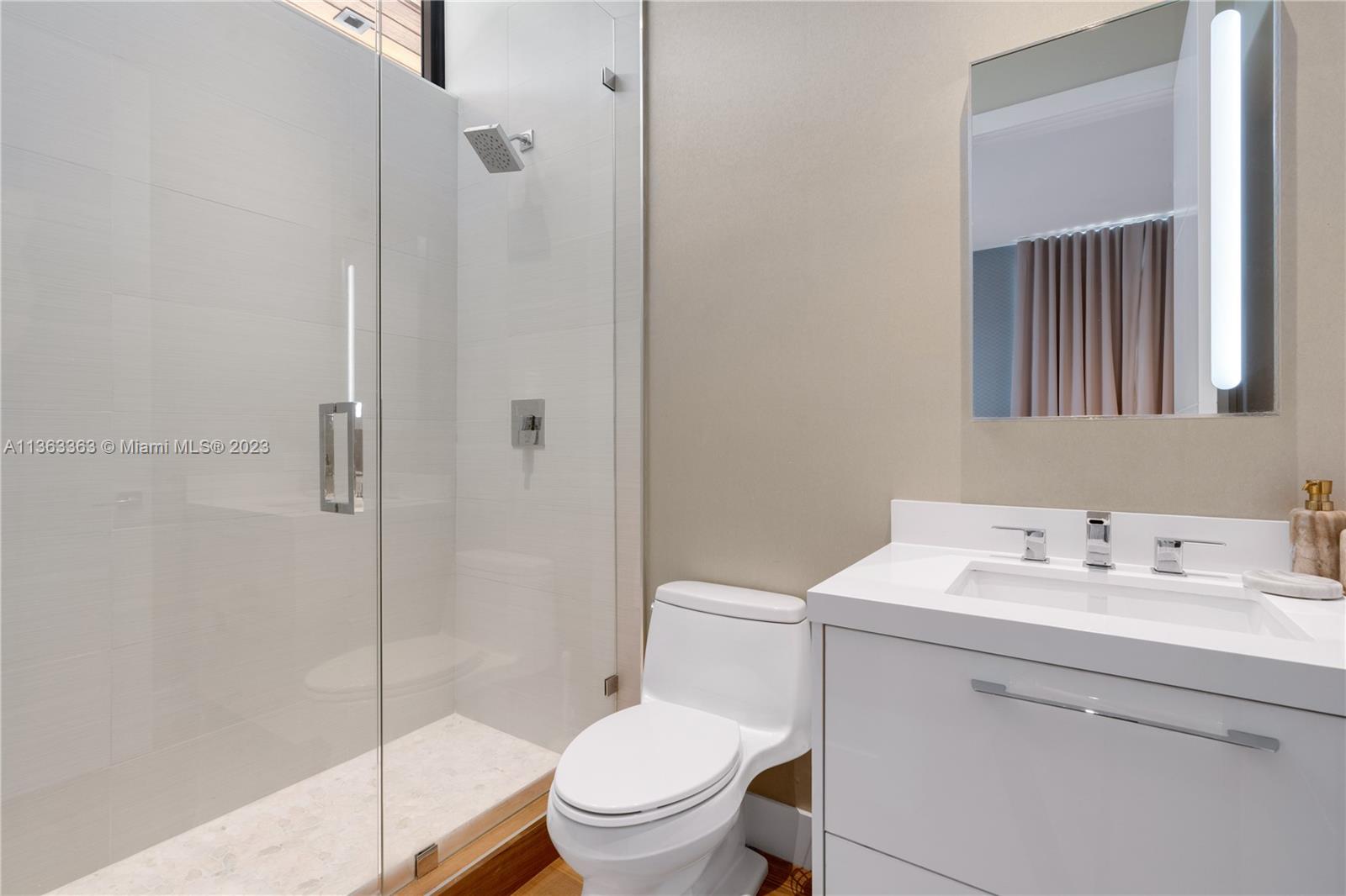 COCONUT GROVE MANOR - Residential