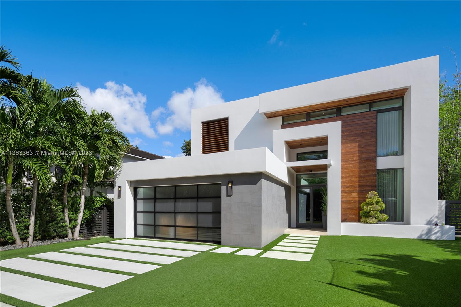 COCONUT GROVE MANOR - Residential