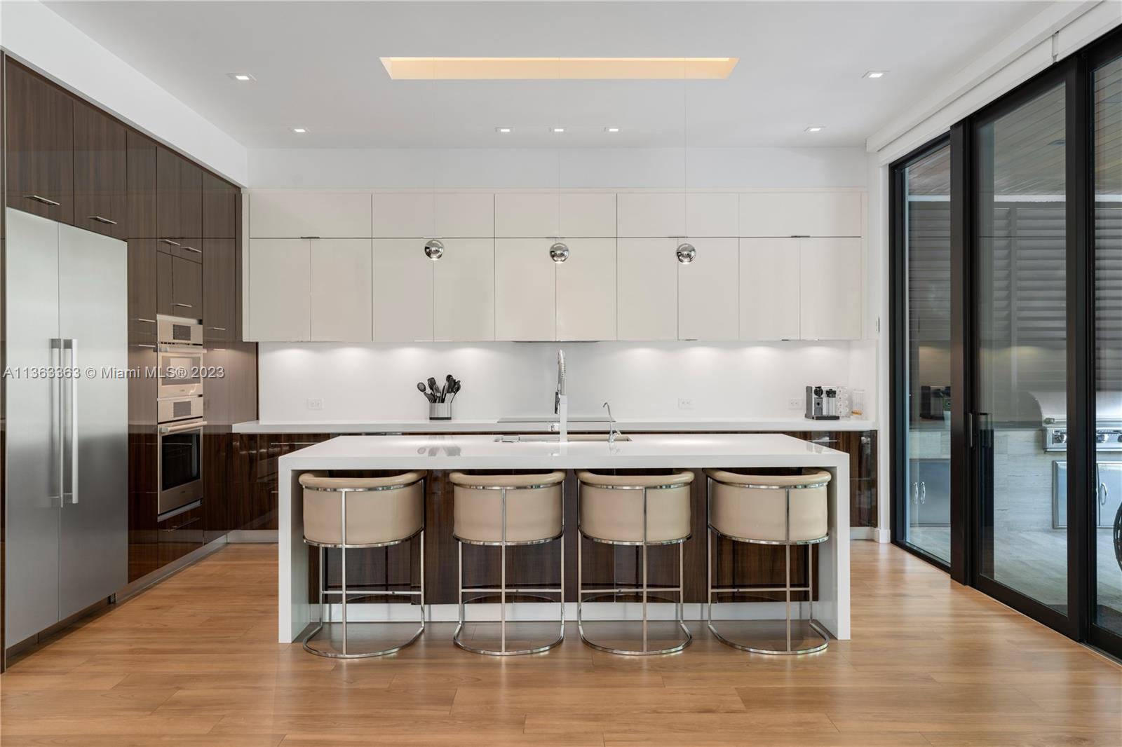 COCONUT GROVE MANOR - Residential