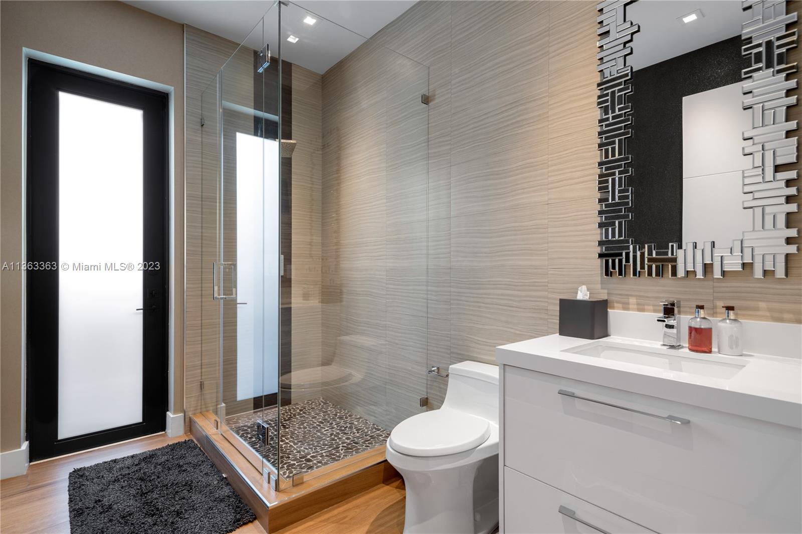 COCONUT GROVE MANOR - Residential