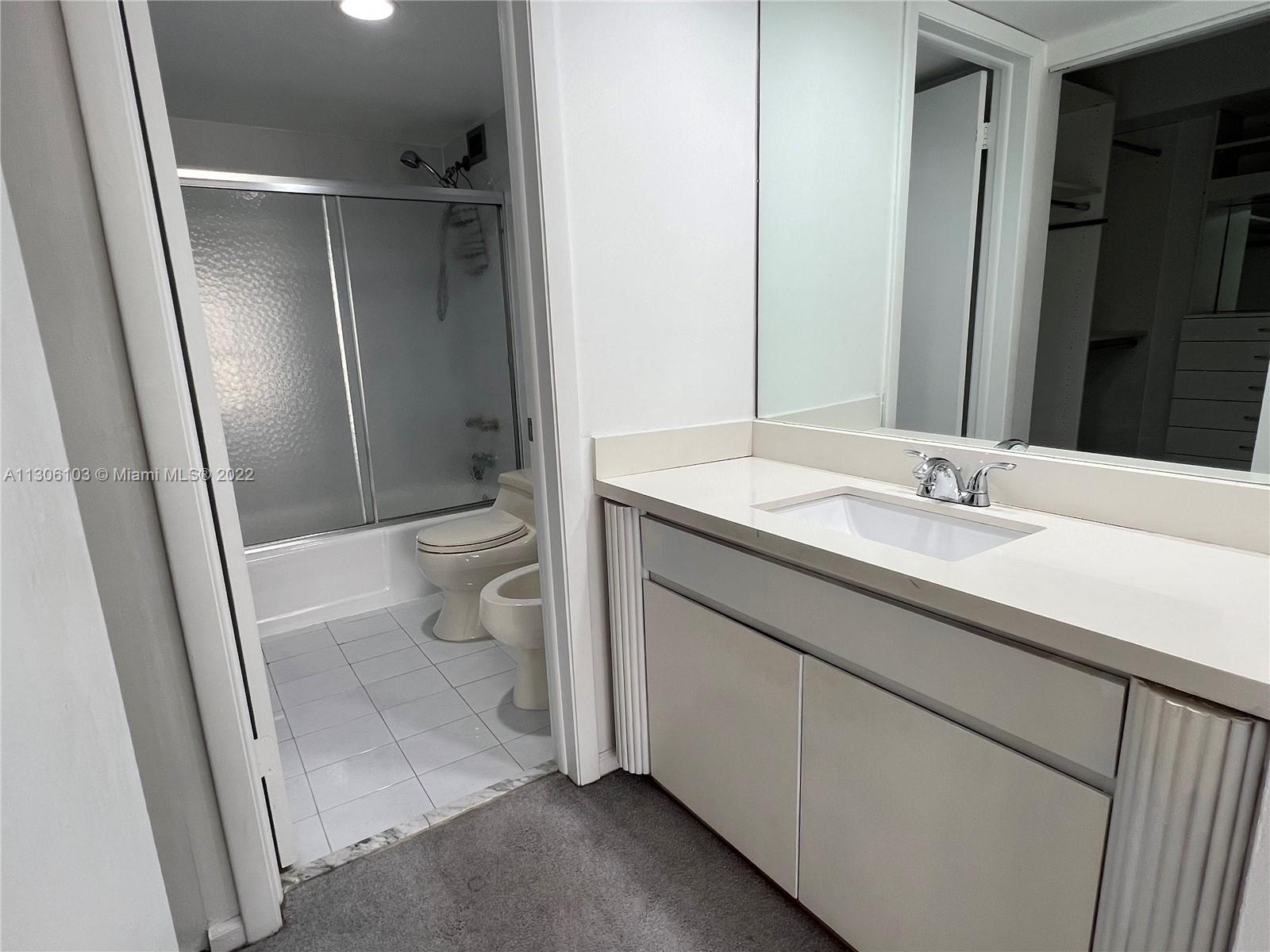 BRICKELL PLACE PHASE II C - Residential Lease