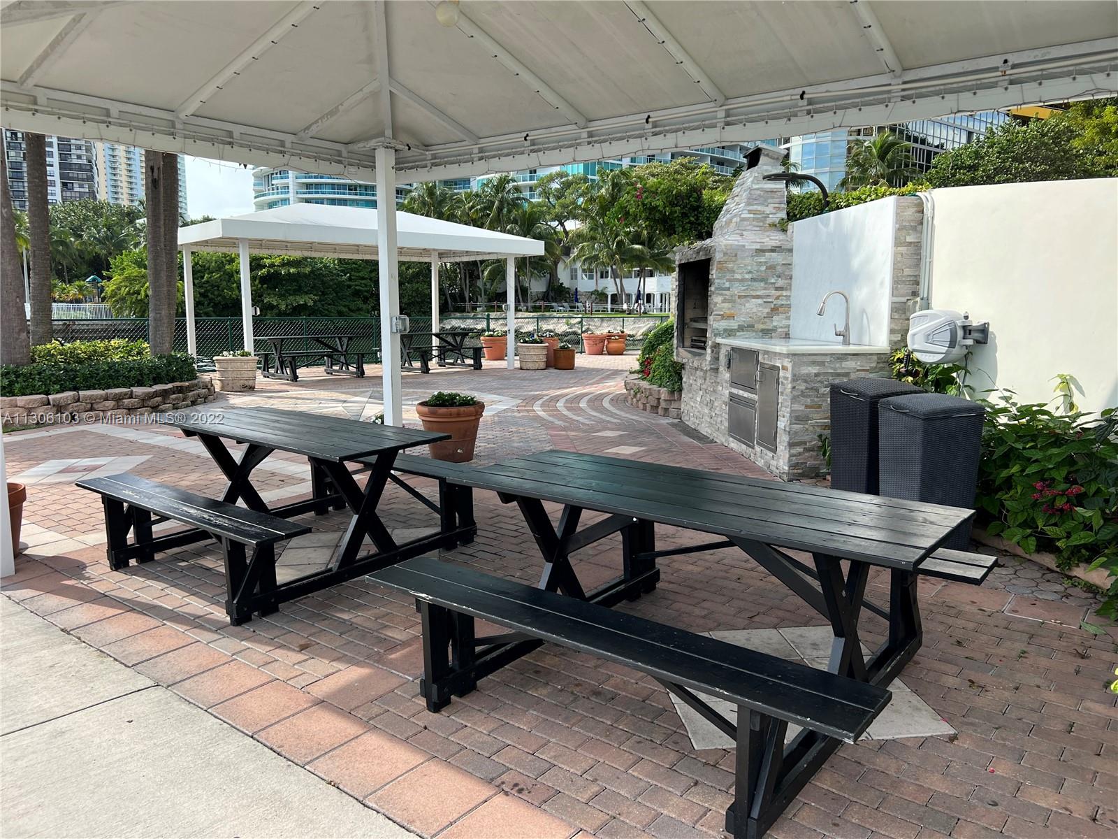 BRICKELL PLACE PHASE II C - Residential Lease