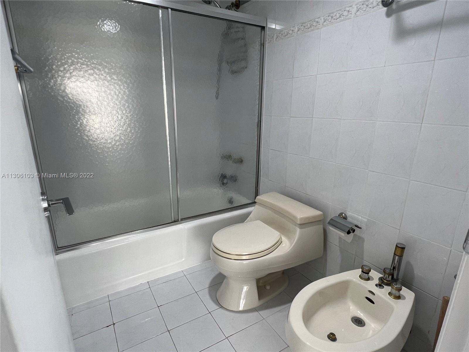 BRICKELL PLACE PHASE II C - Residential Lease
