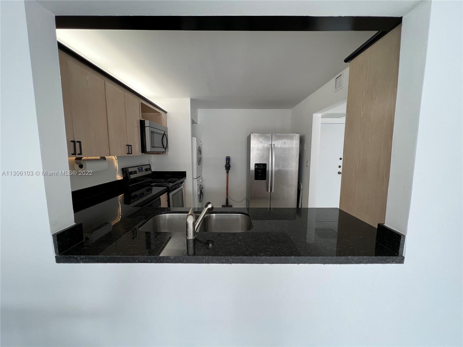 BRICKELL PLACE PHASE II C - Residential Lease