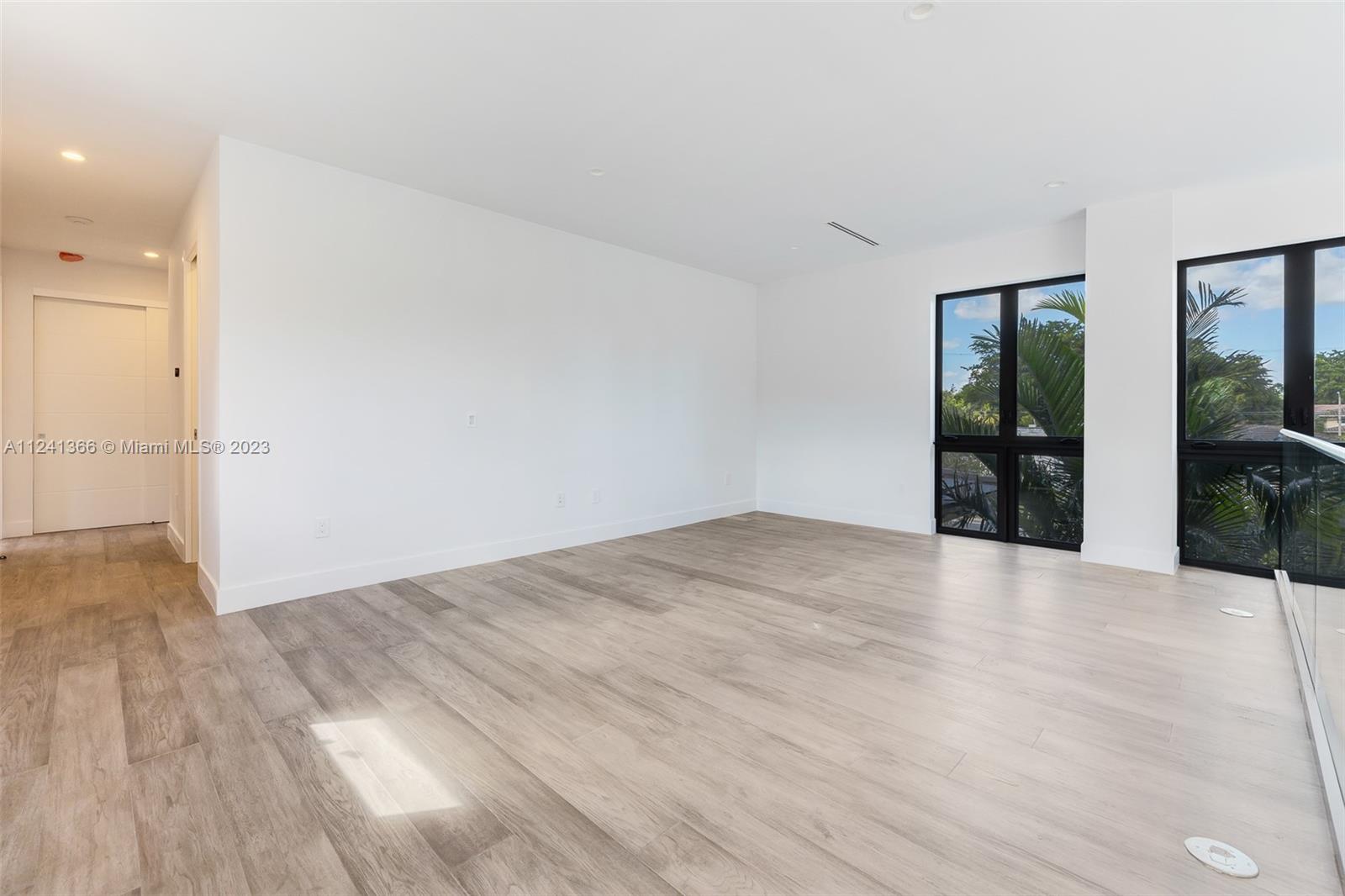 CORAL GABLES RIVIERA SEC - Residential