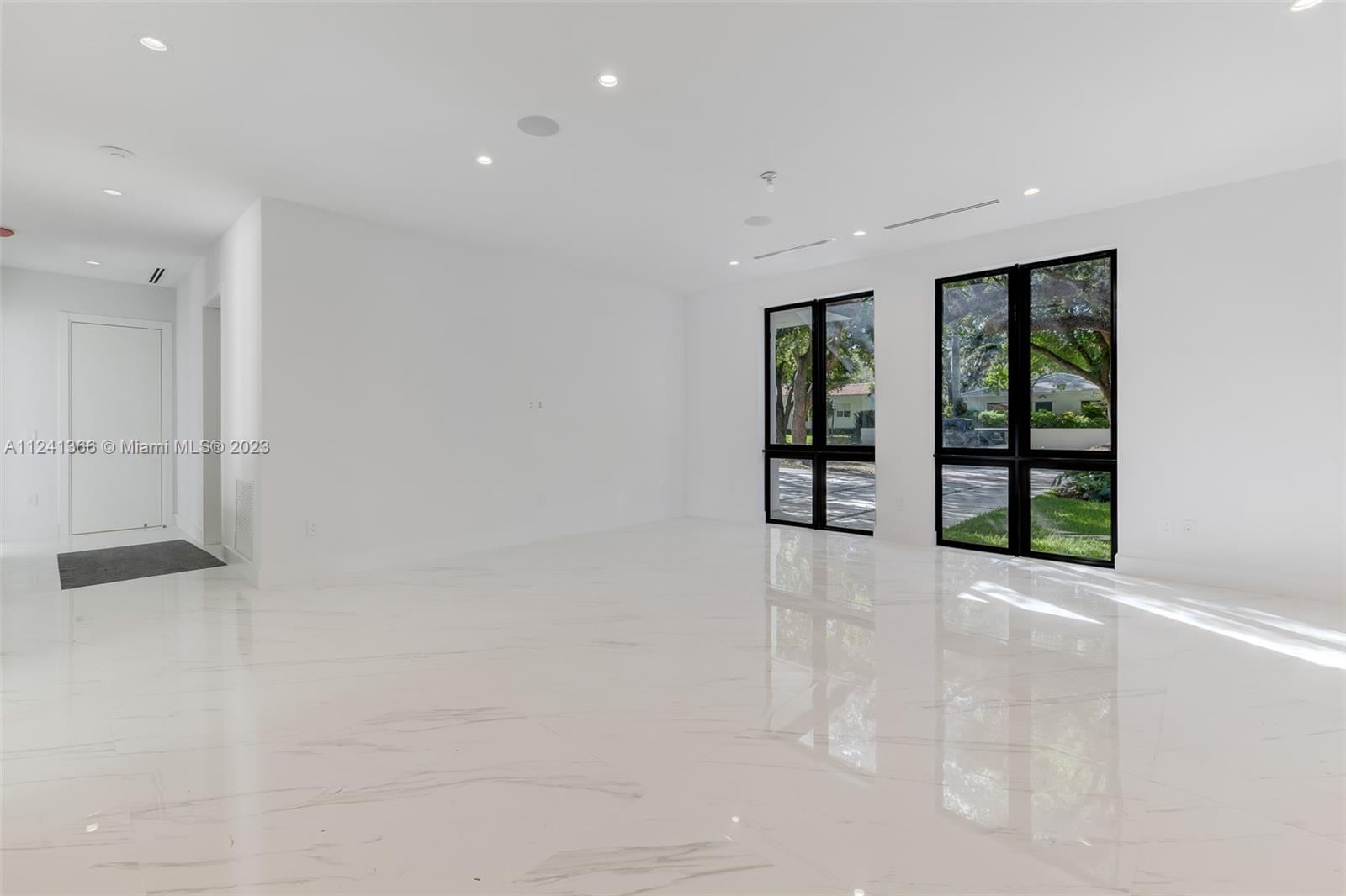 CORAL GABLES RIVIERA SEC - Residential