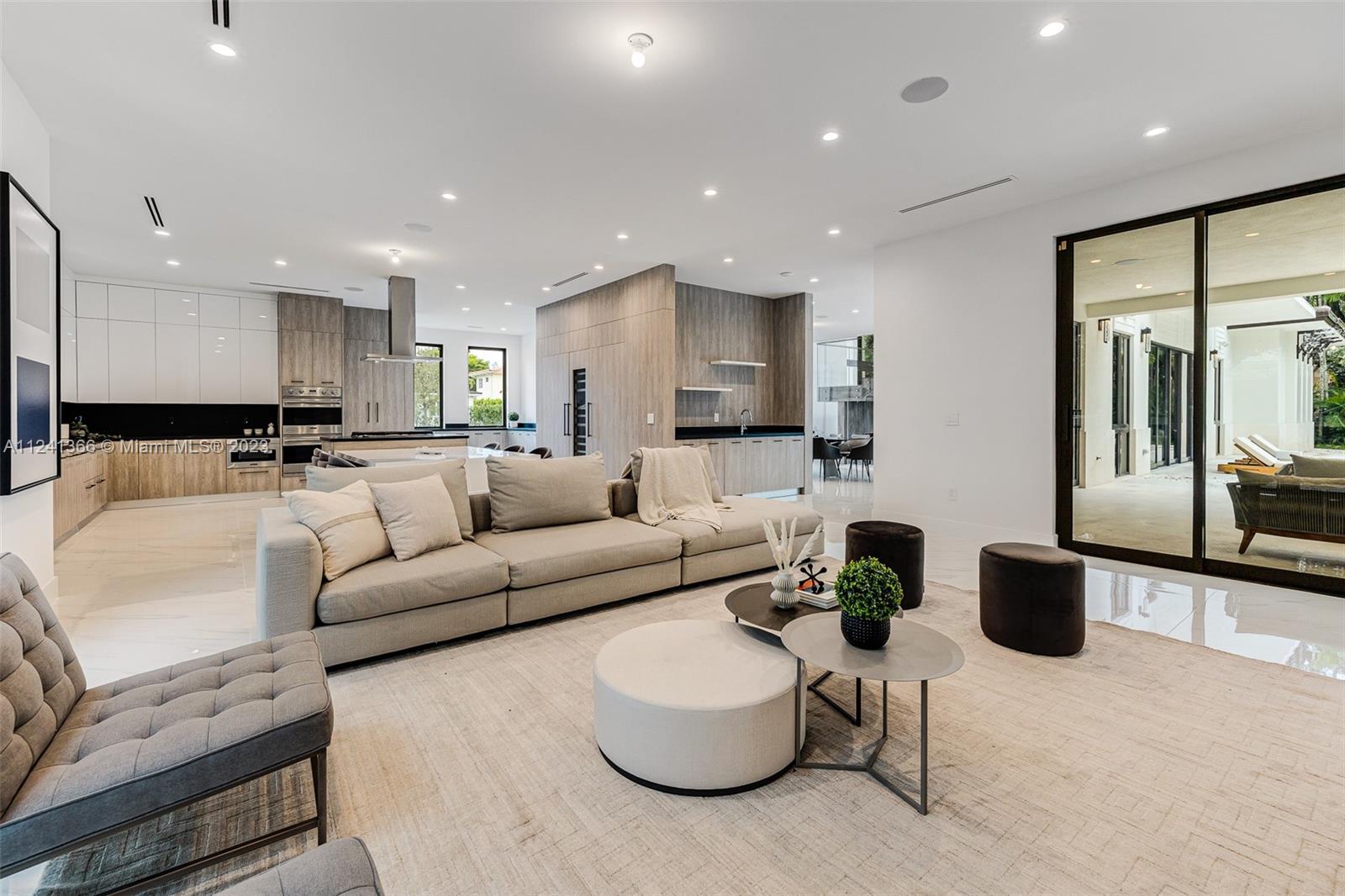 CORAL GABLES RIVIERA SEC - Residential