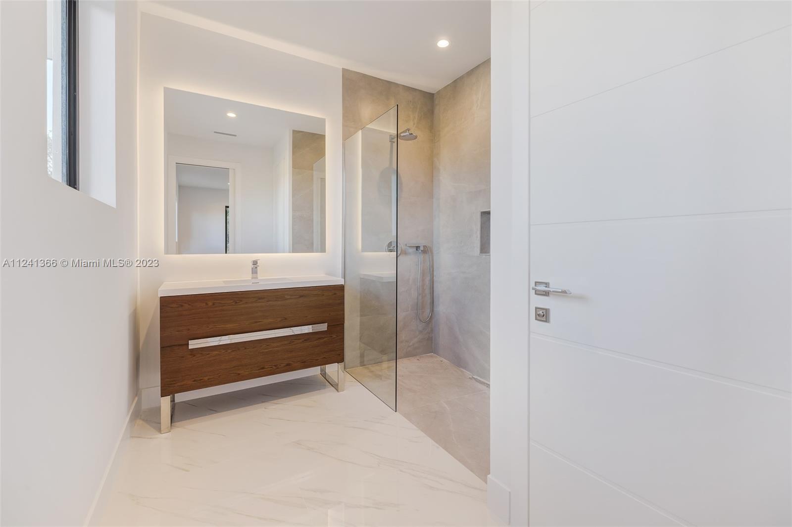CORAL GABLES RIVIERA SEC - Residential