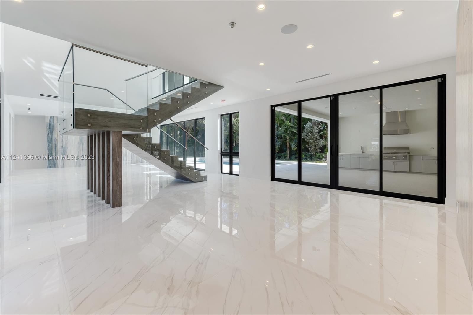 CORAL GABLES RIVIERA SEC - Residential