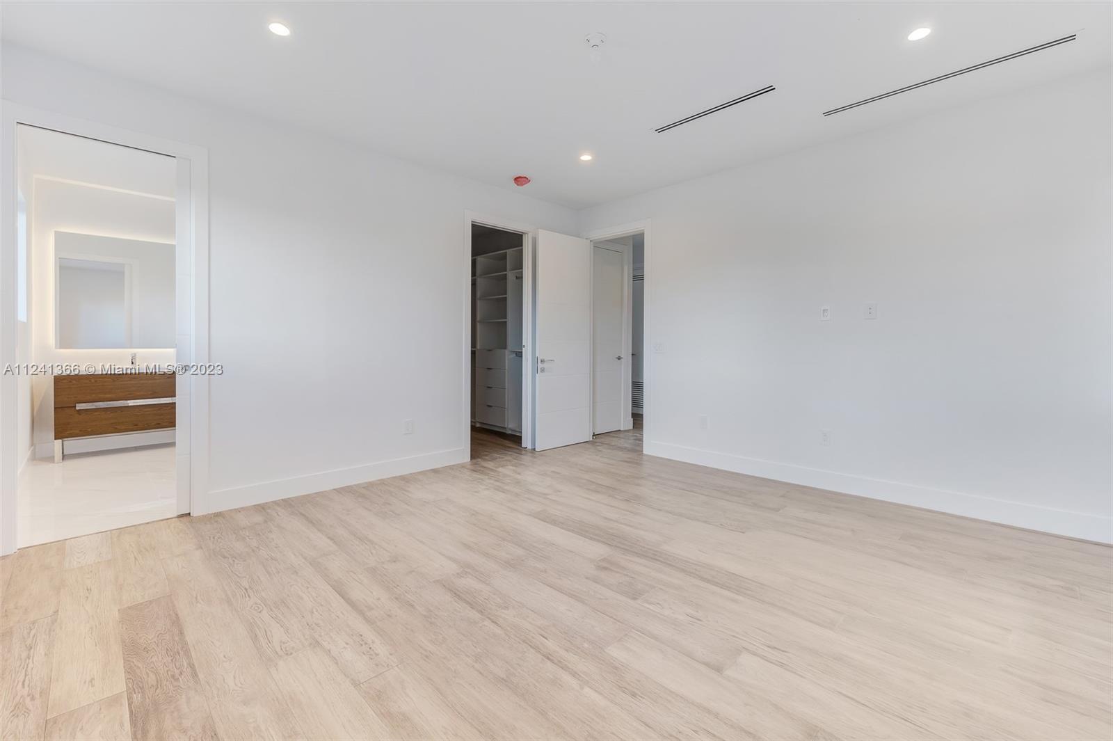 CORAL GABLES RIVIERA SEC - Residential