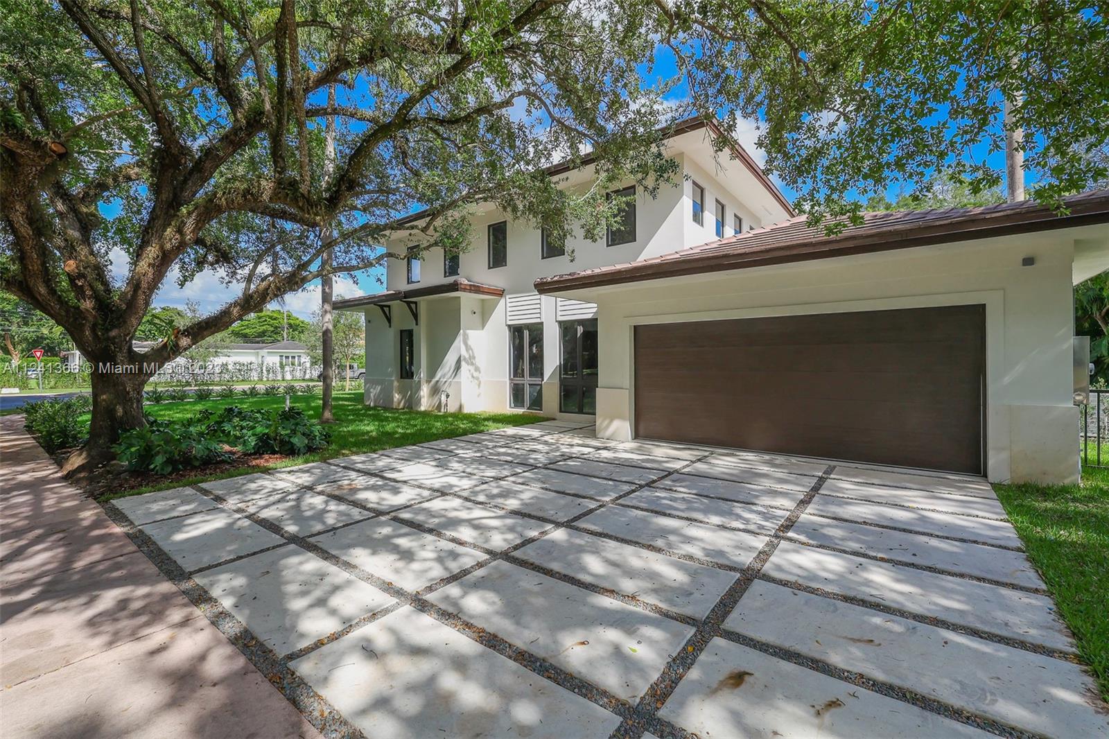 CORAL GABLES RIVIERA SEC - Residential