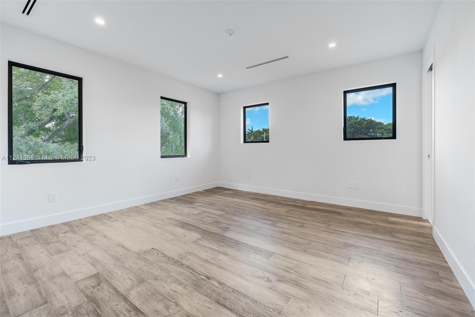 CORAL GABLES RIVIERA SEC - Residential