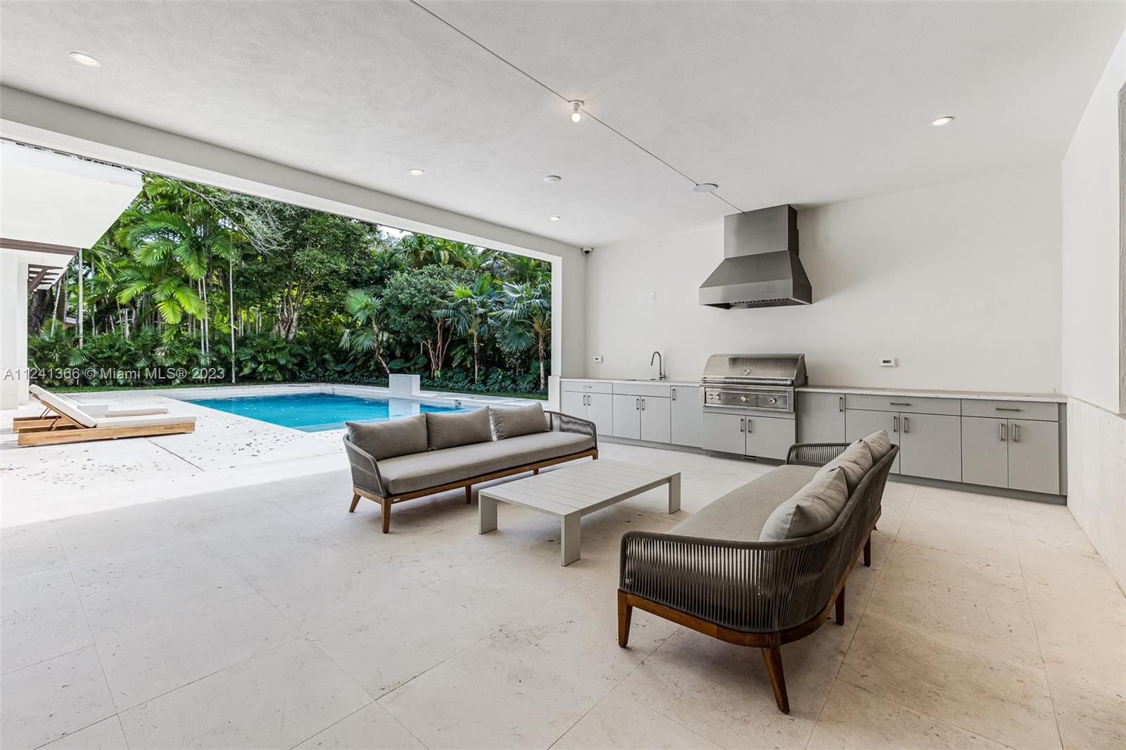 CORAL GABLES RIVIERA SEC - Residential
