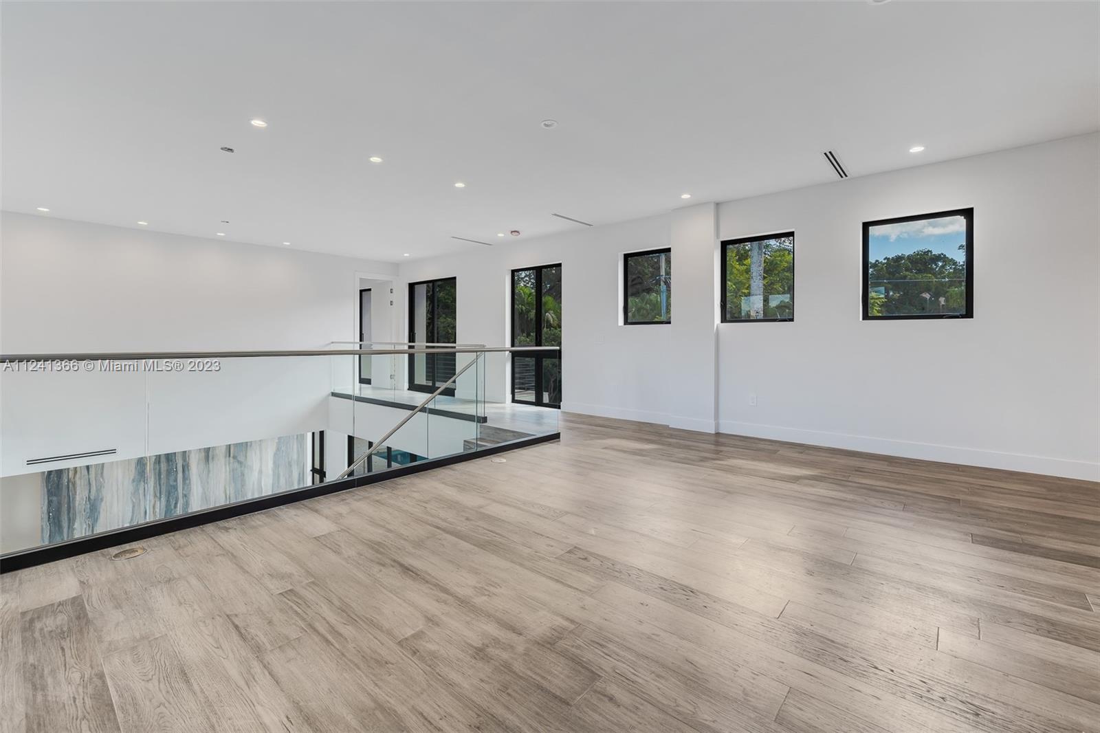 CORAL GABLES RIVIERA SEC - Residential