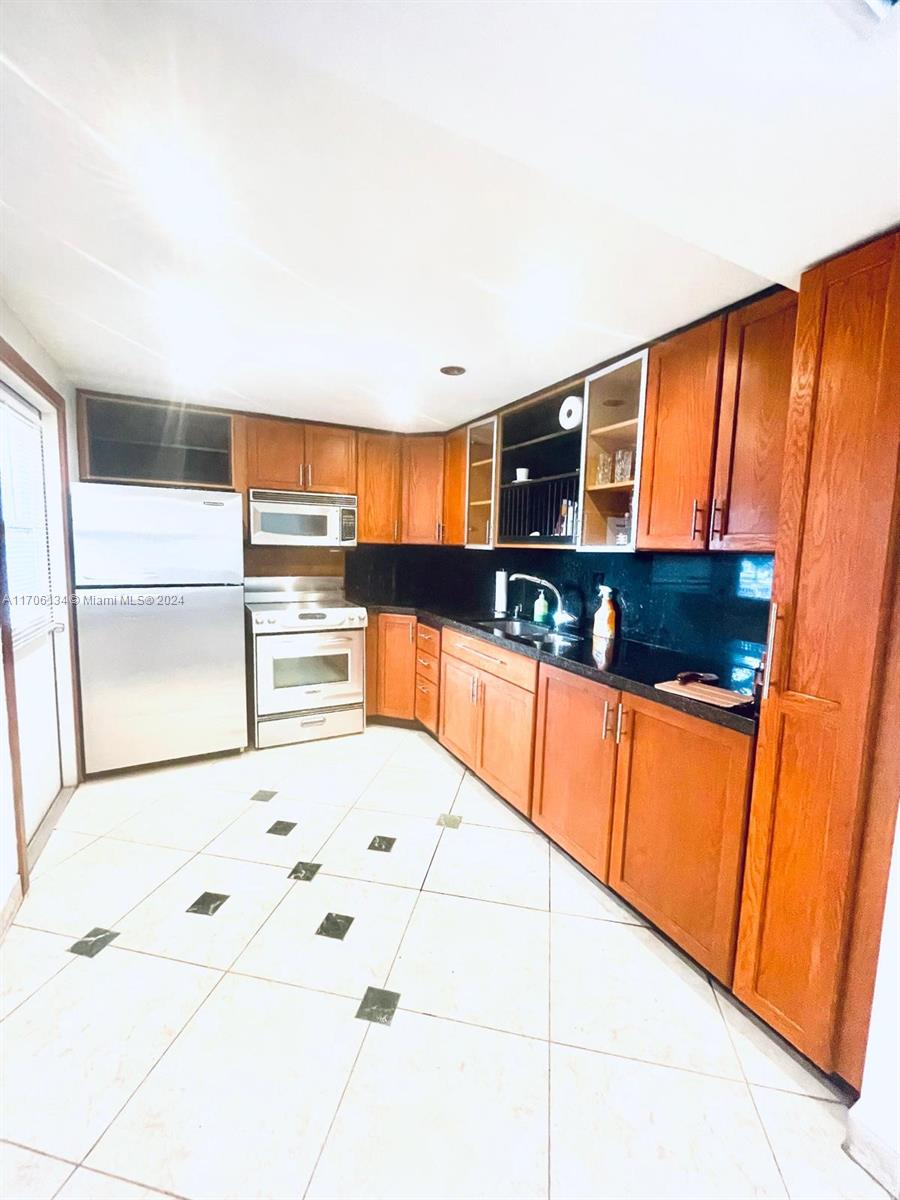 Welcome to this Bright 2 bedroom, 2 full bathrooms Corner unit, boasting an expansive 1,789 SQFT of living space, a premium wooden kitchen with stone countertop, modern bathrooms, and a Large master bedroom with spacious closets.
These apartments combine contemporary with comfort, making it the perfect place to call home! 
The prime location is just minutes from Aventura Mall, beaches, and I95. Top-rated schools nearby. Contact the listing agent for an appointment.