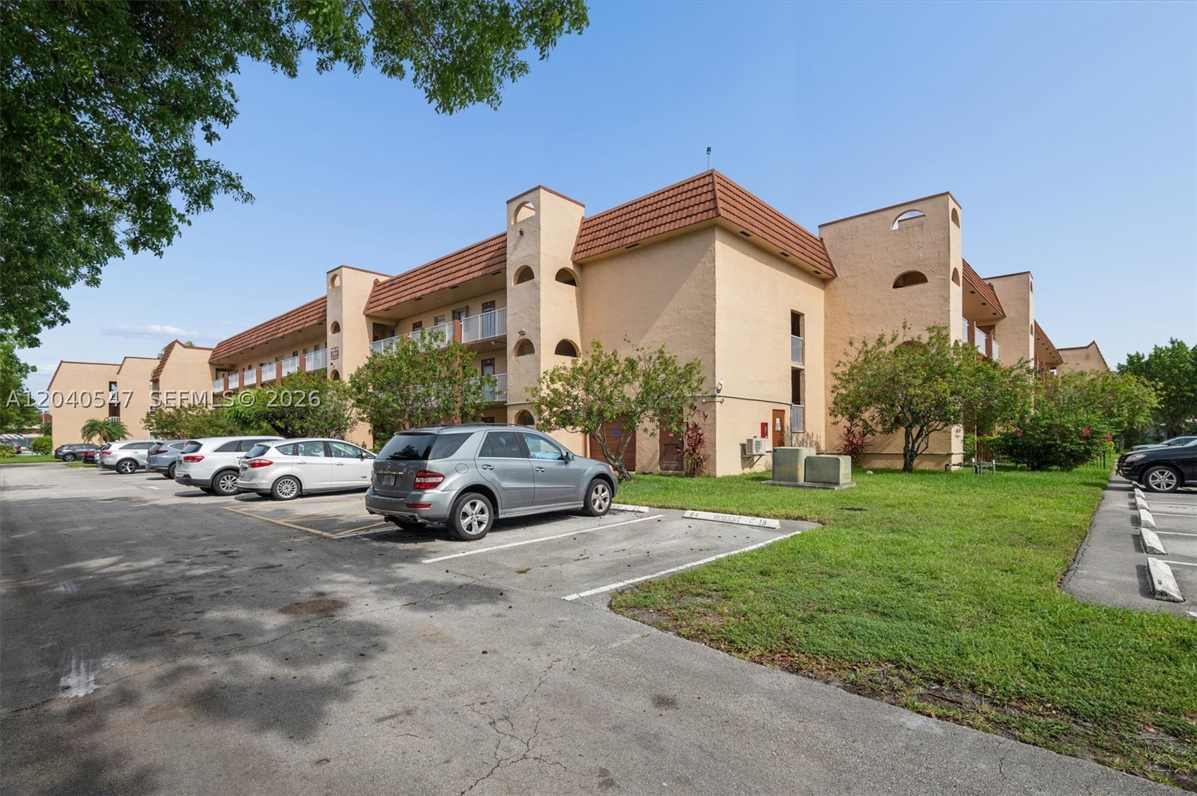 SUNRISE LAKES 84 CONDO - Residential
