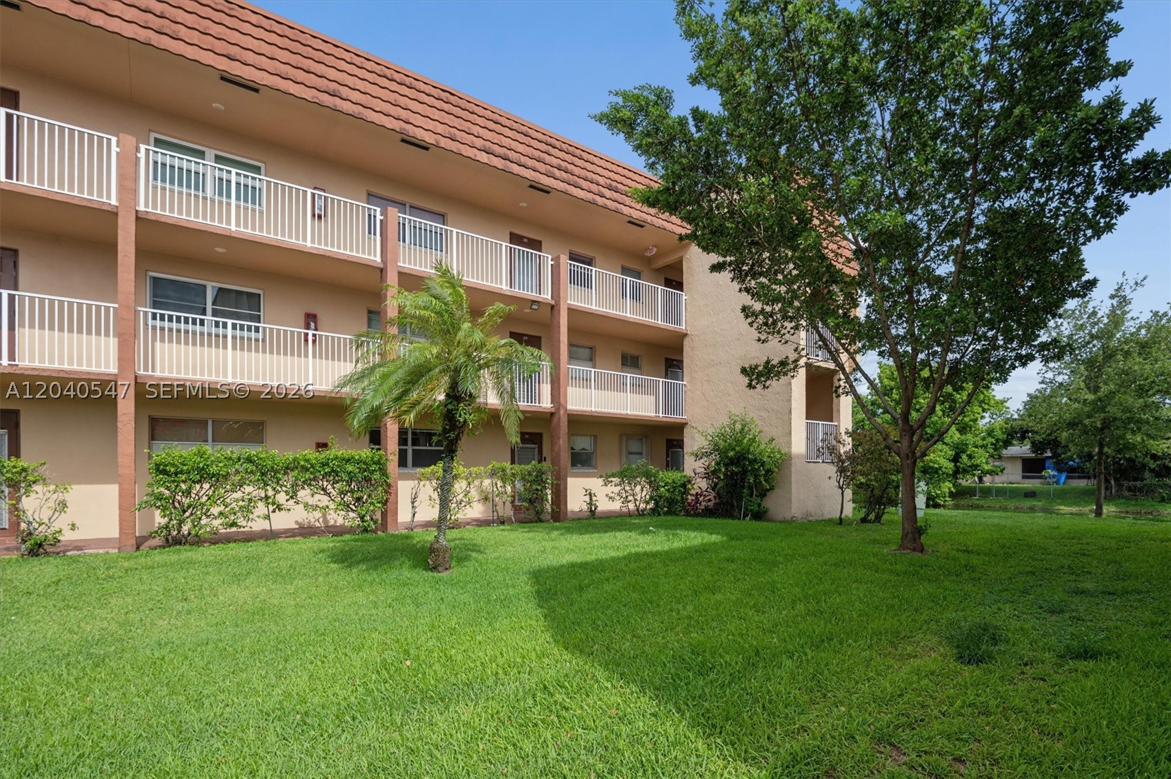SUNRISE LAKES 84 CONDO - Residential