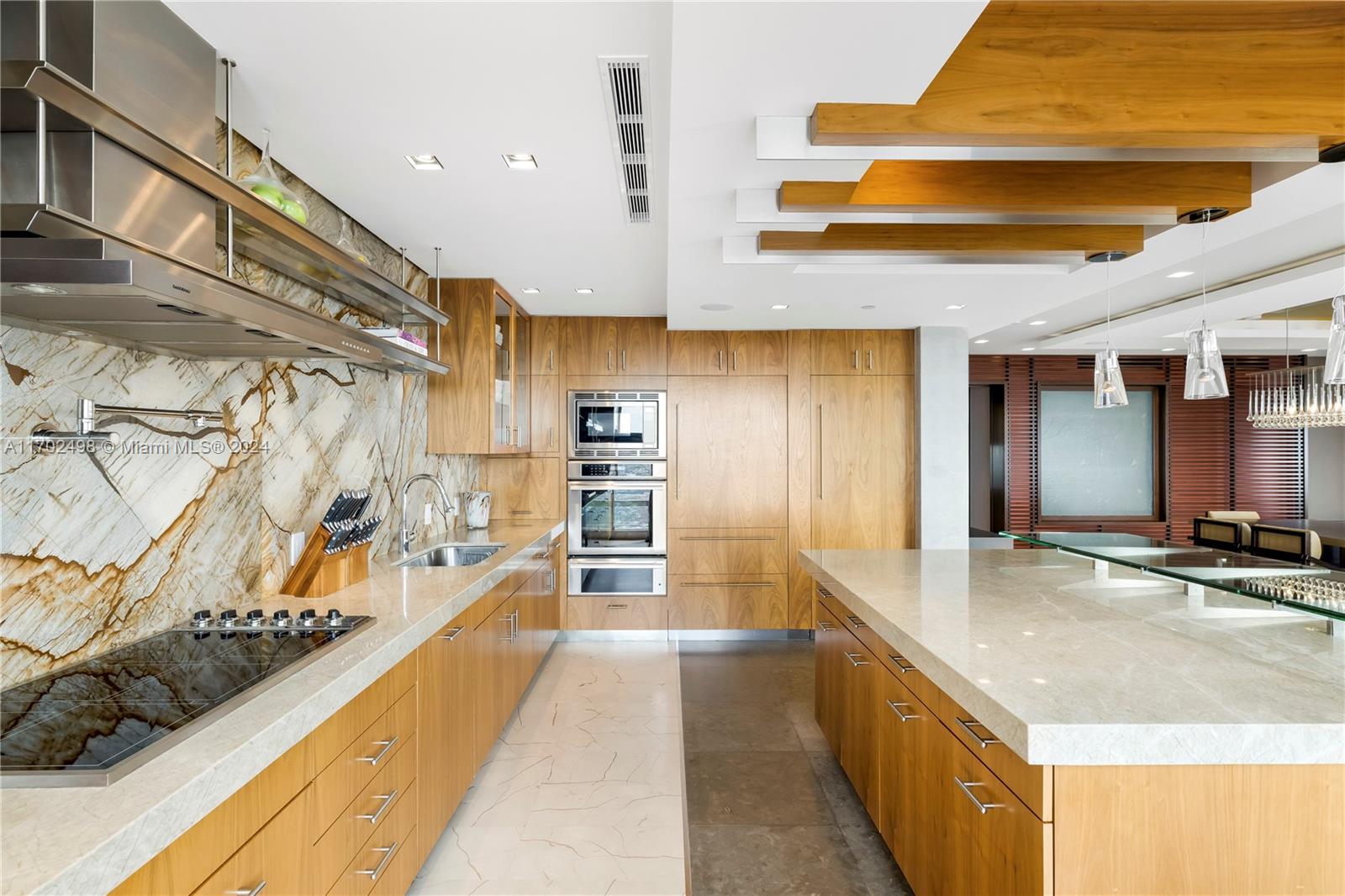 Four Seasons Residences - Residential