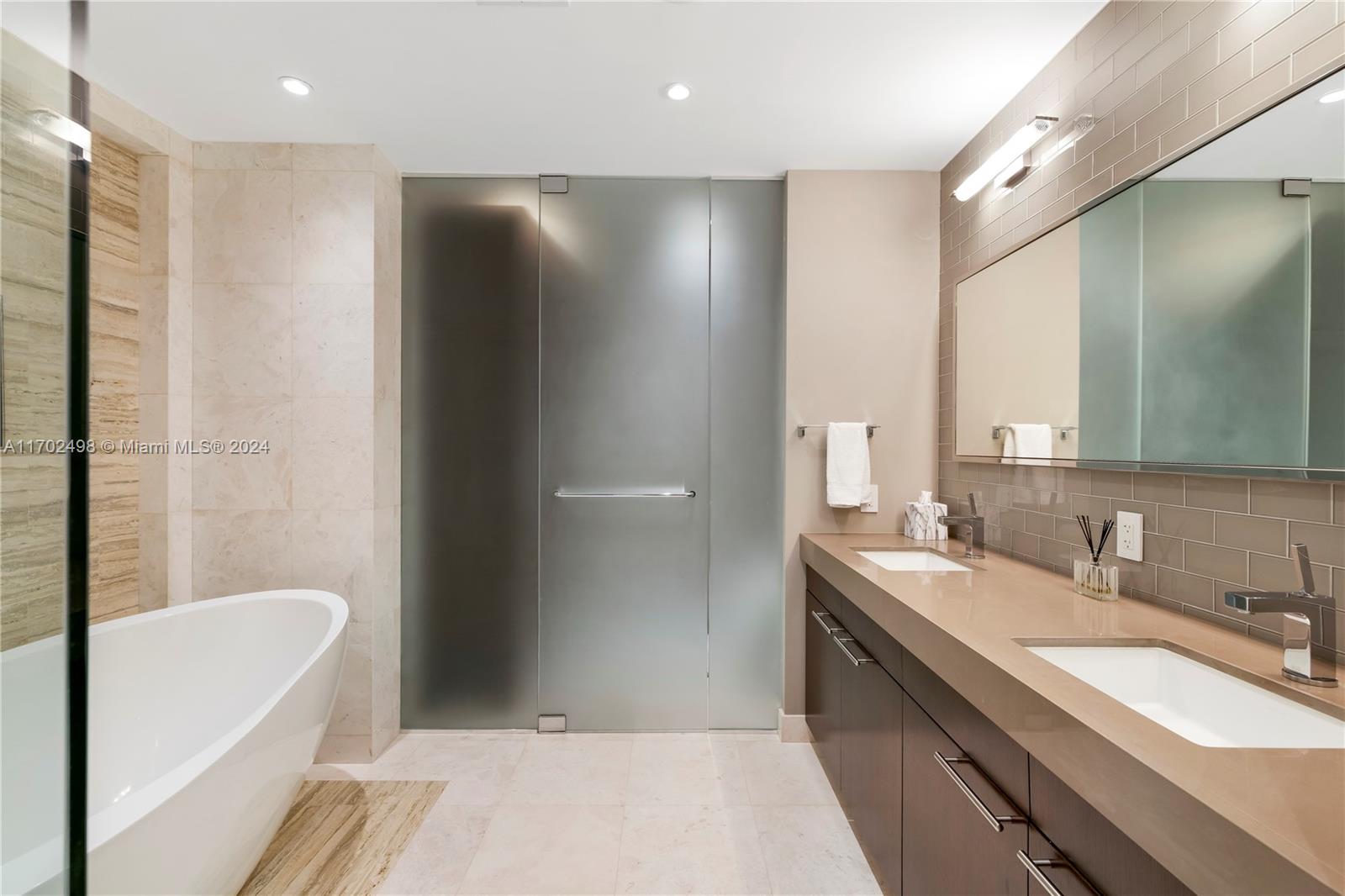 Four Seasons Residences - Residential