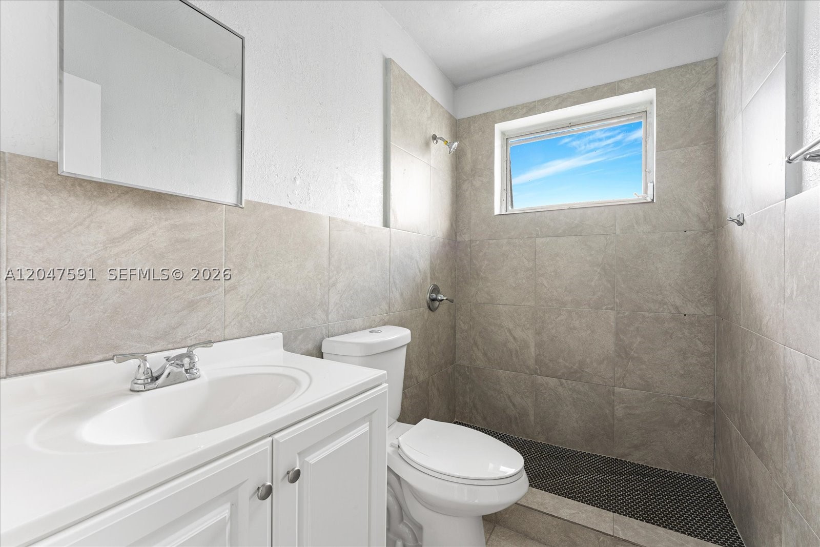 12TH ST MANORS 1ST ADDN - Residential Lease