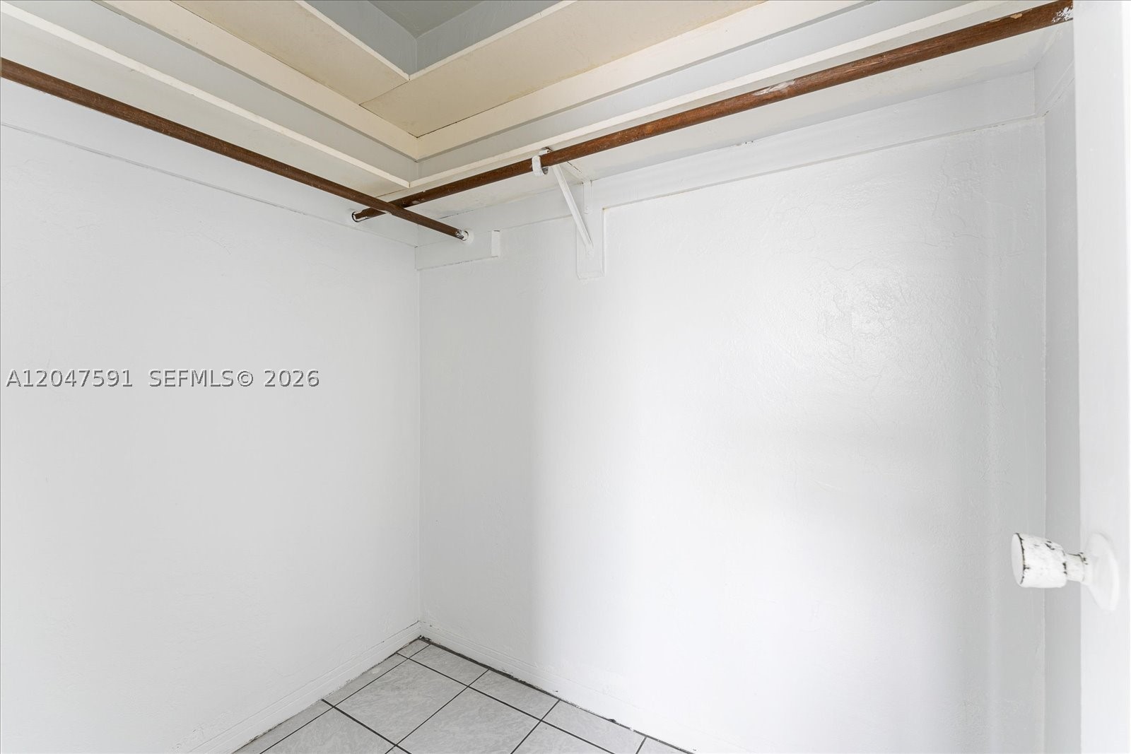 12TH ST MANORS 1ST ADDN - Residential Lease