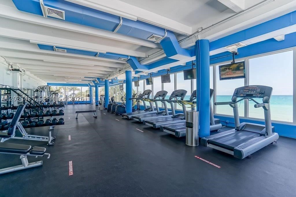 THE CARRIAGE HOUSE CONDO - Residential