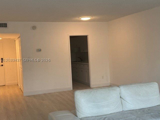 THE CARRIAGE HOUSE CONDO - Residential
