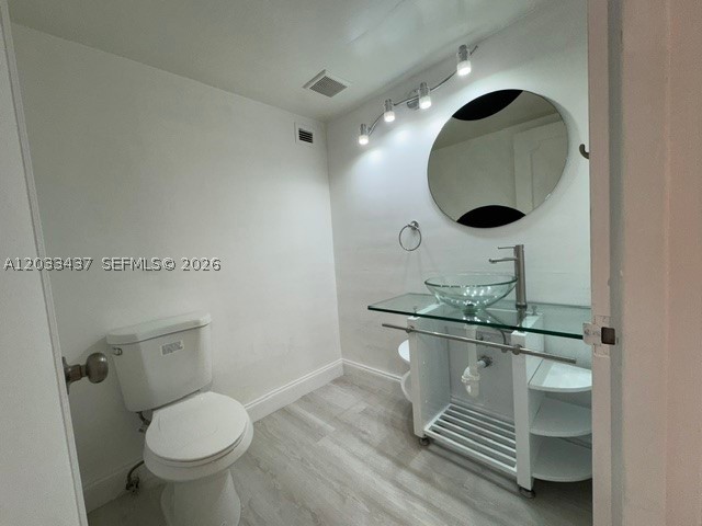 THE CARRIAGE HOUSE CONDO - Residential