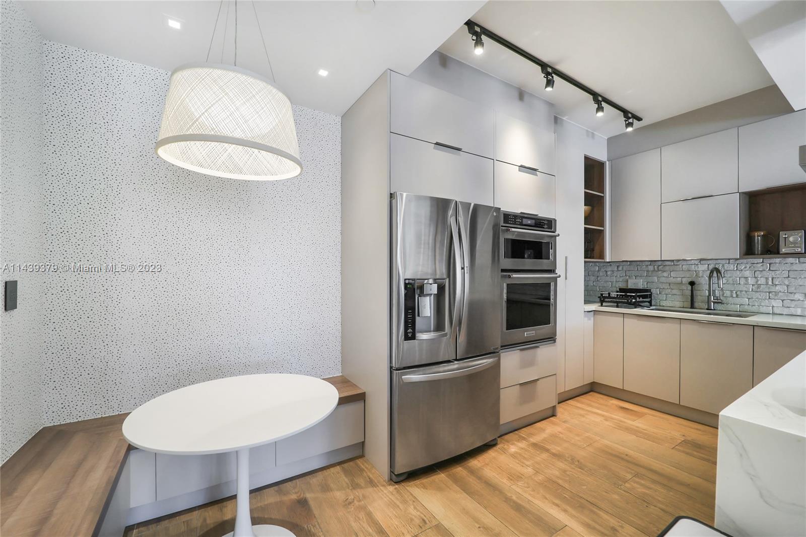 THE EMERALDBAY - Residential Lease