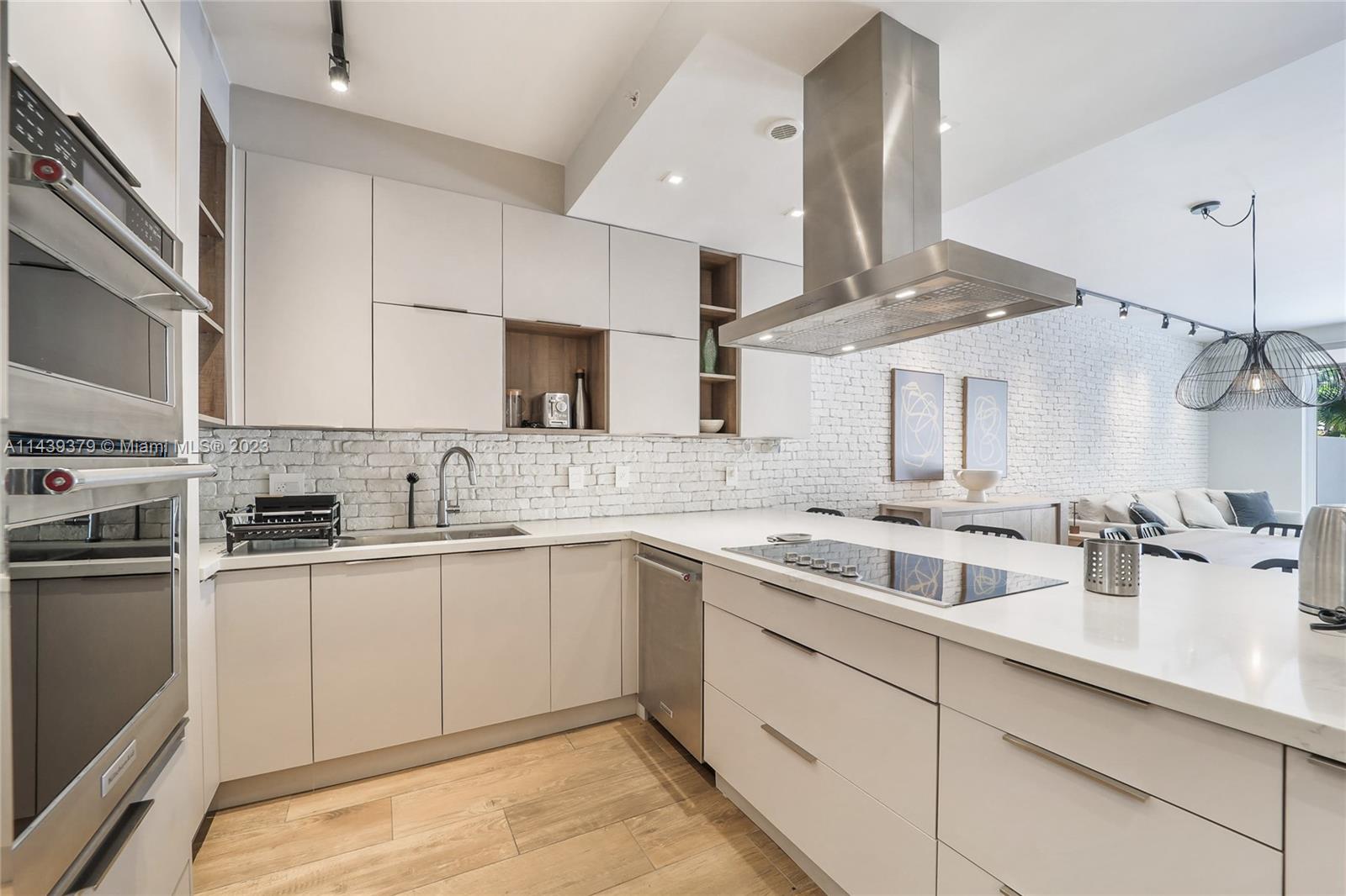 THE EMERALDBAY - Residential Lease