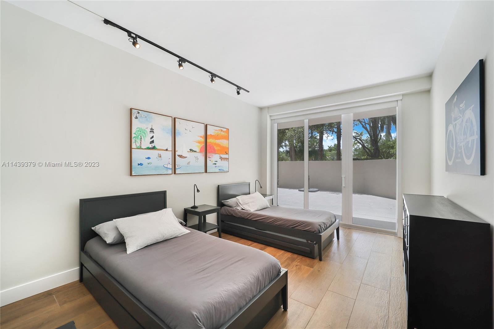 THE EMERALDBAY - Residential Lease
