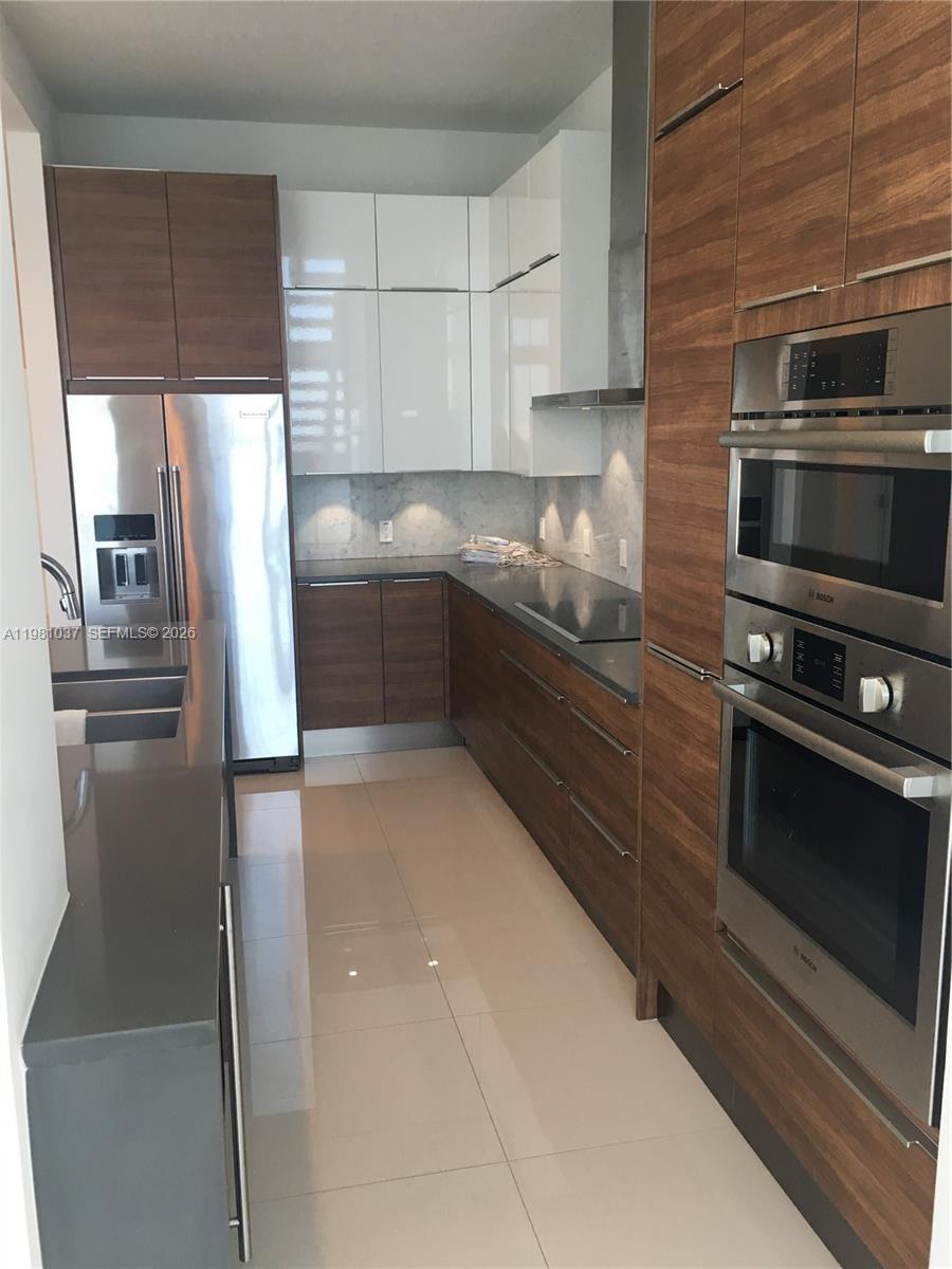 THE CRIMSON CONDO - Residential Lease