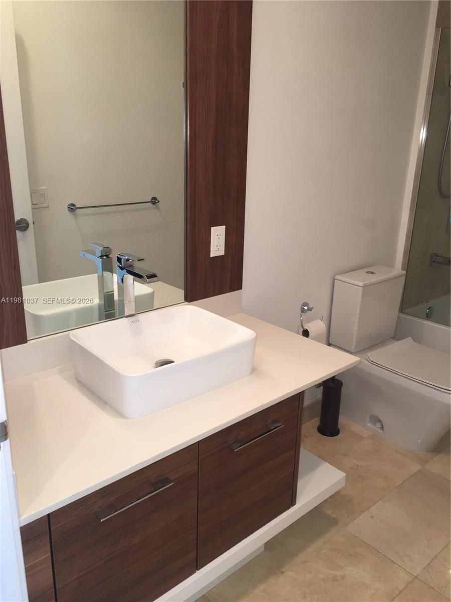 THE CRIMSON CONDO - Residential Lease