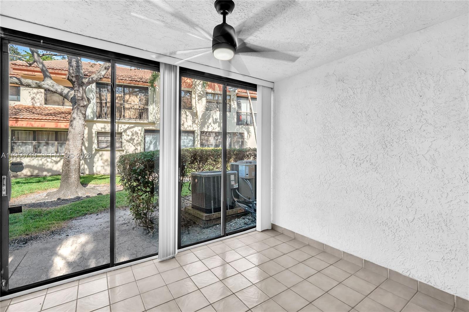 EMERALD OAKS 2 CONDO - Residential