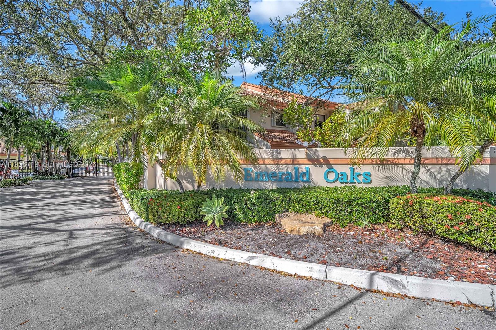 EMERALD OAKS 2 CONDO - Residential