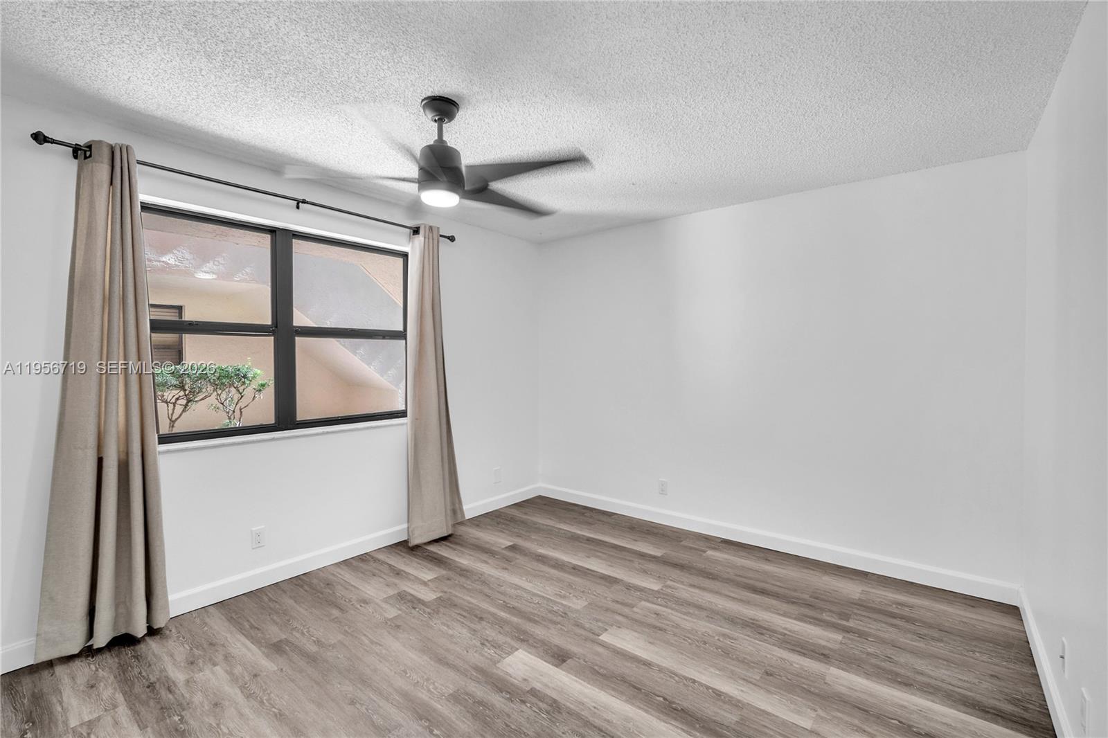 EMERALD OAKS 2 CONDO - Residential