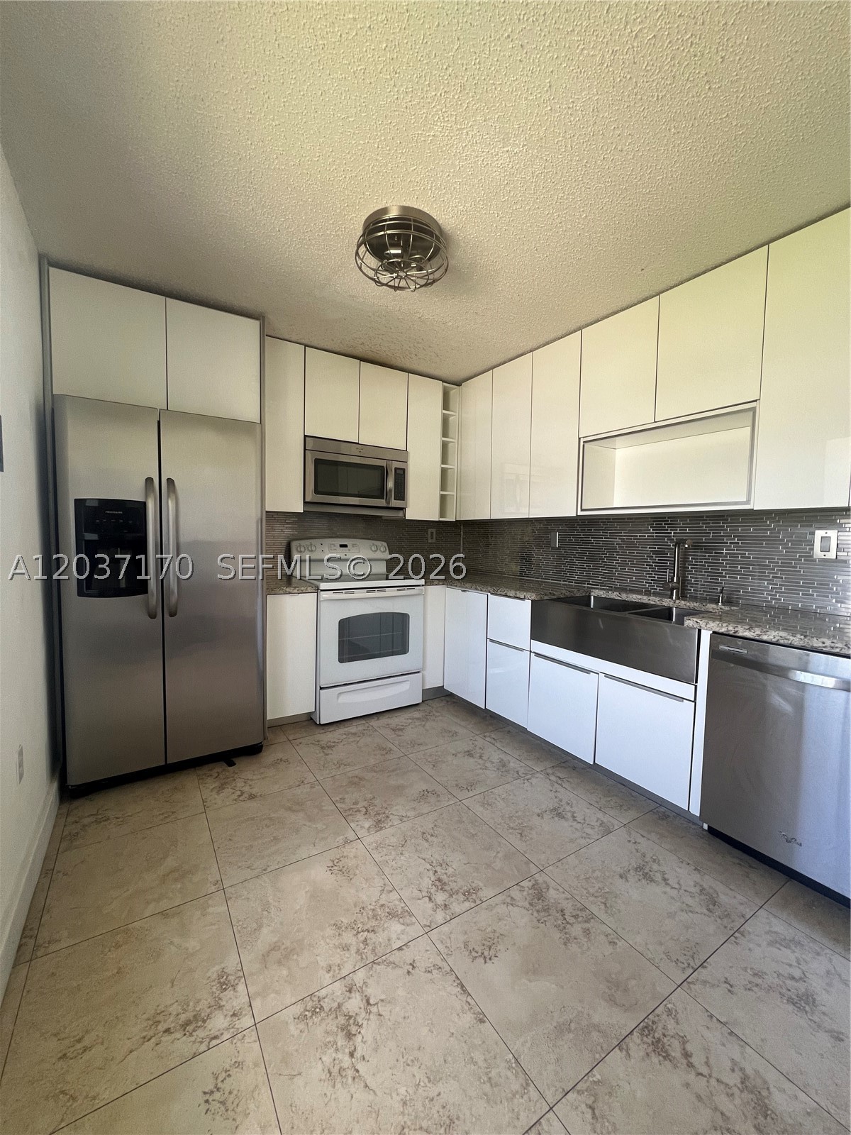VILLAGE HOMES COUNTRY WALK - Residential Lease