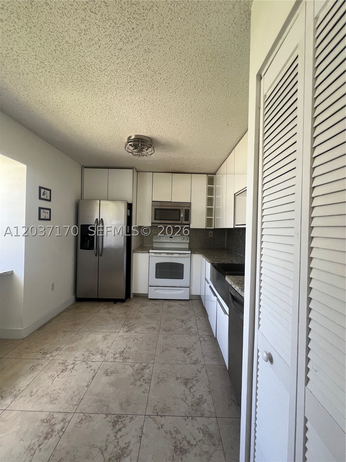 VILLAGE HOMES COUNTRY WALK - Residential Lease
